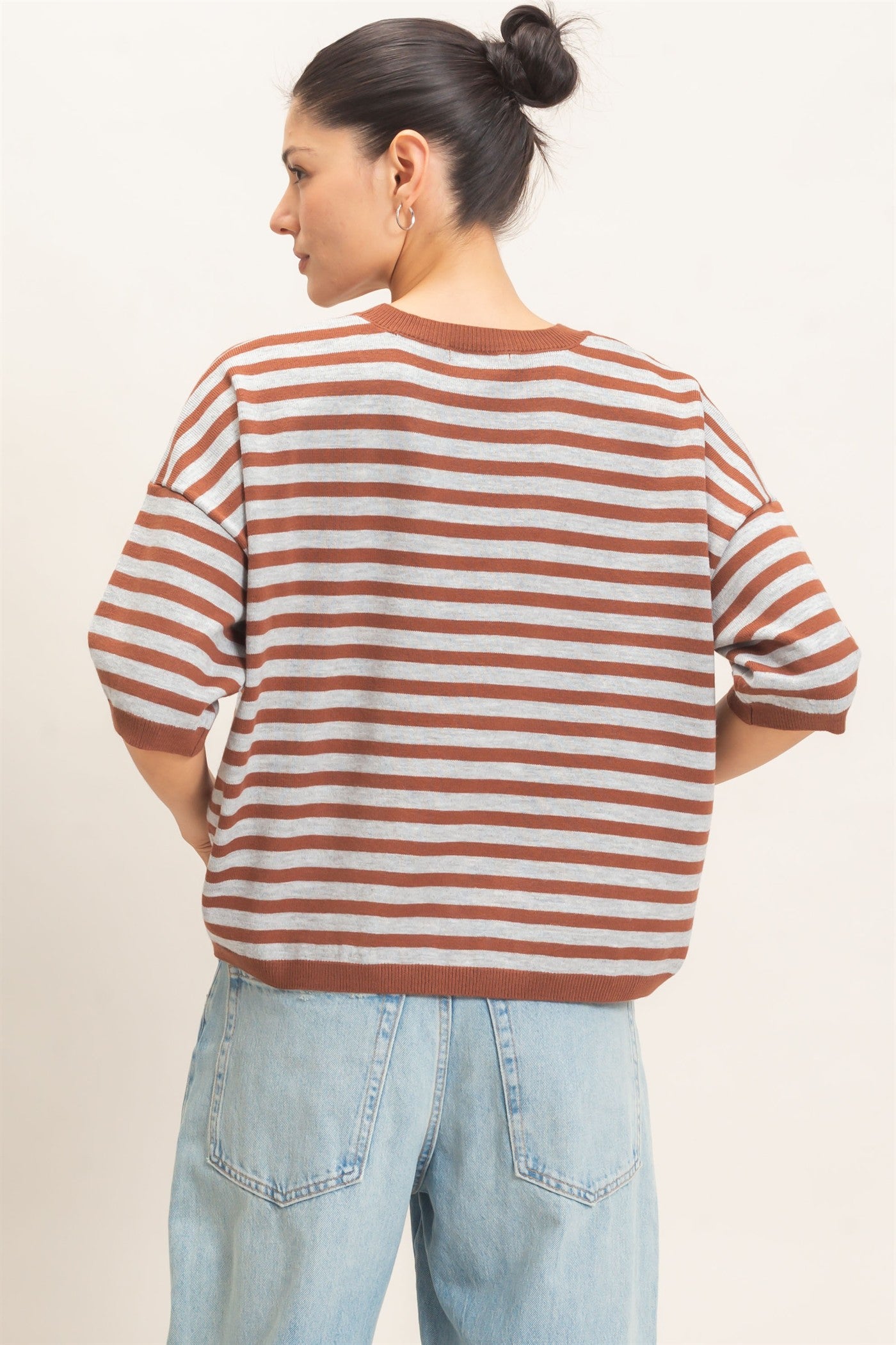 Wholesale Striped Crew Neck Sweater Sweaters HF26E234 BROWN HYFVE
