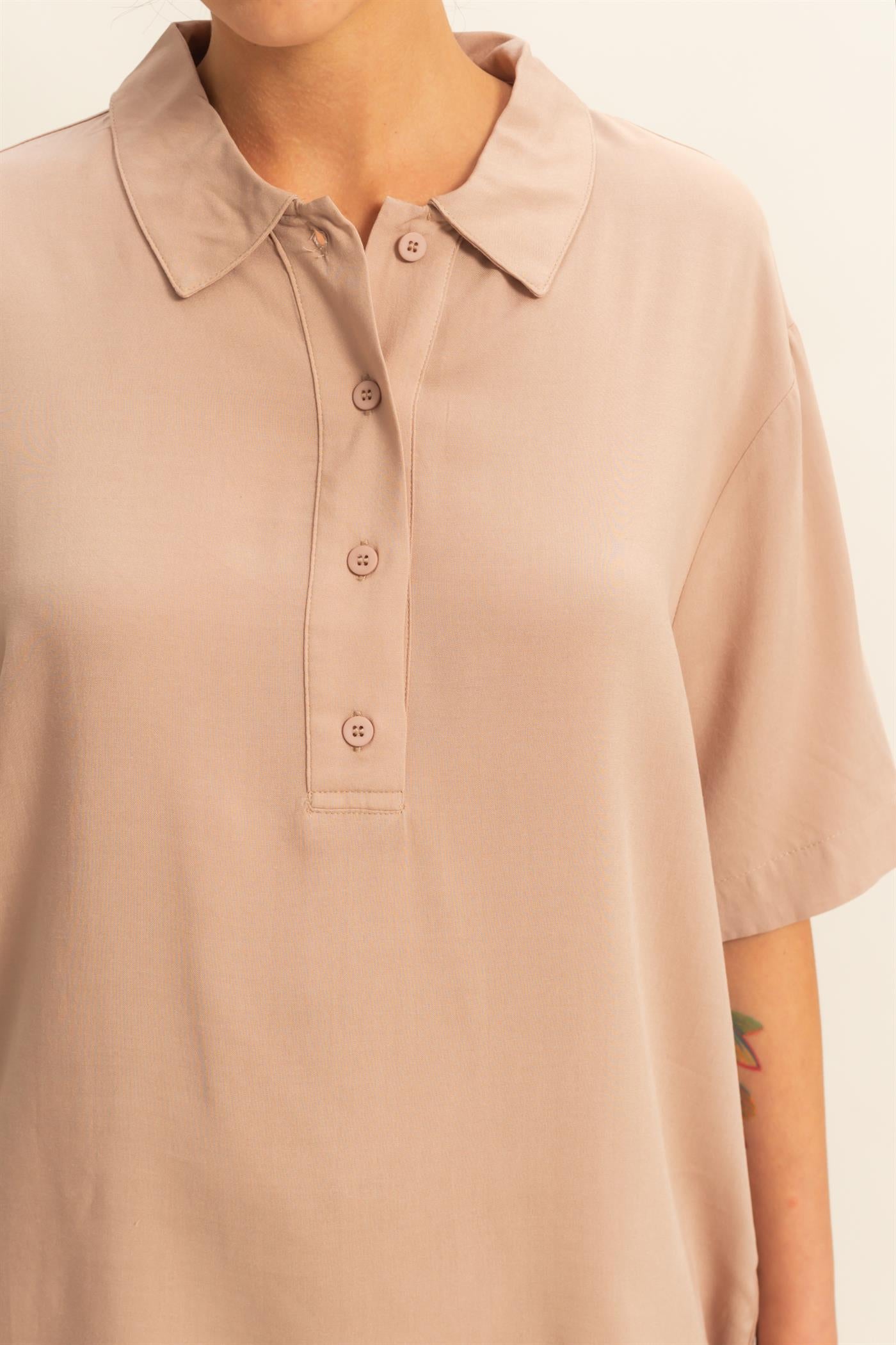 Wholesale Woven Half Button-Up Relaxed Top Clothing Tops DZ25C814 DARK TAUPE DOUBLE ZERO