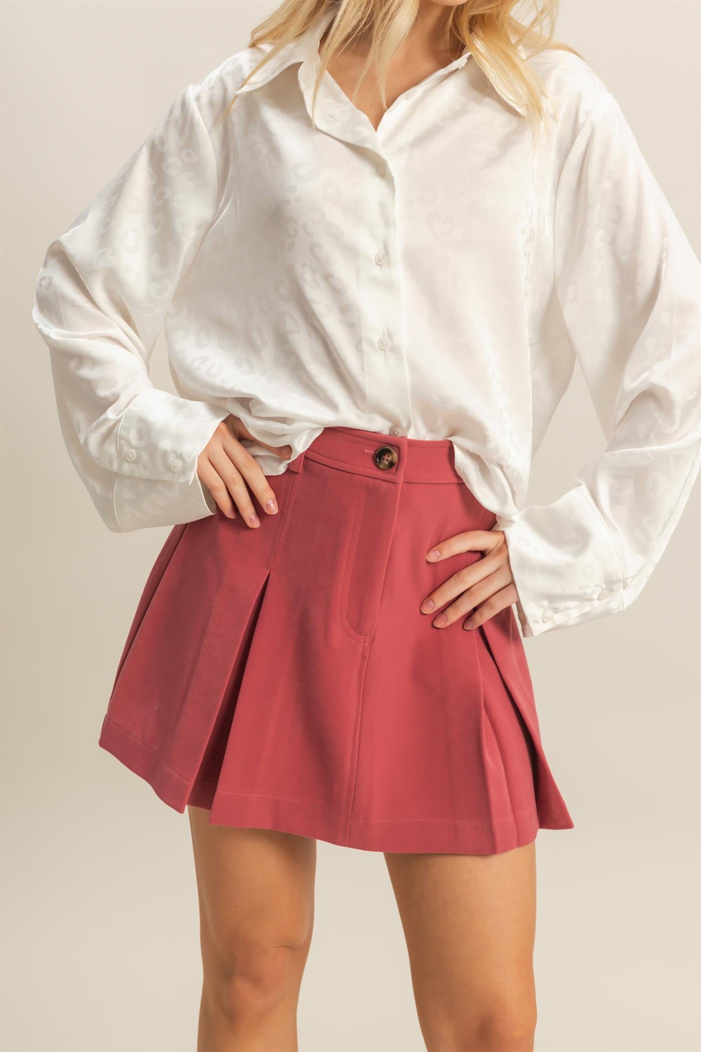 Wholesale Pleated Mini Skirt With Tailored Waistband Skirts HF25C867 BERRY HYFVE