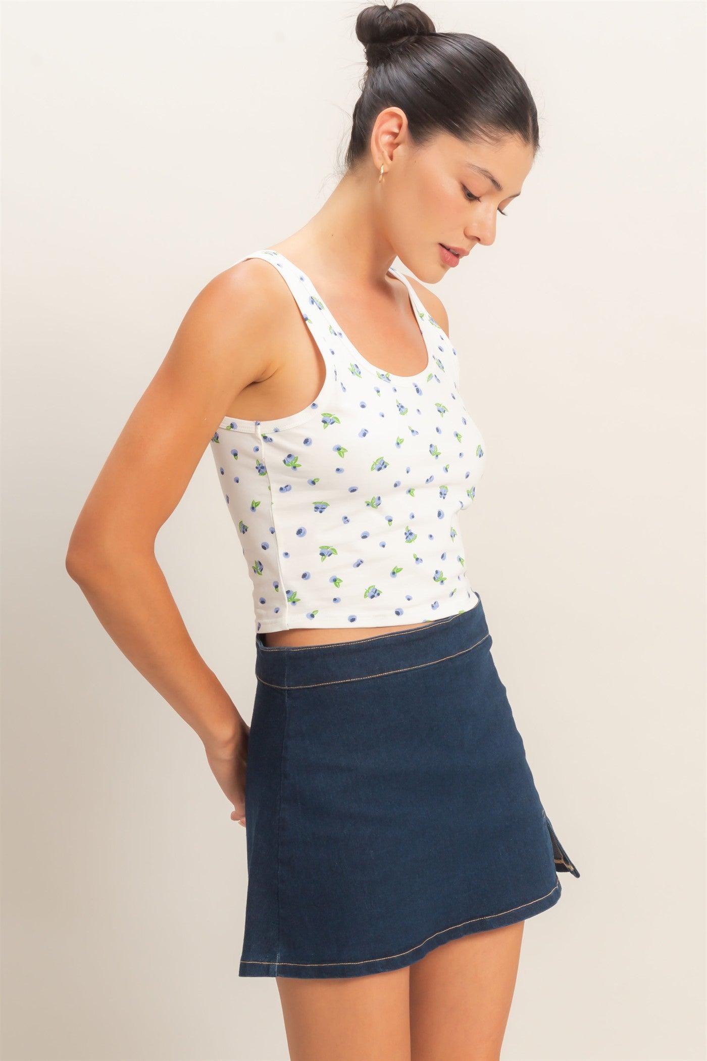 Wholesale Scoop Neck Blueberry Print Tank Tank Tops HF26C785 OFF WHITE HYFVE