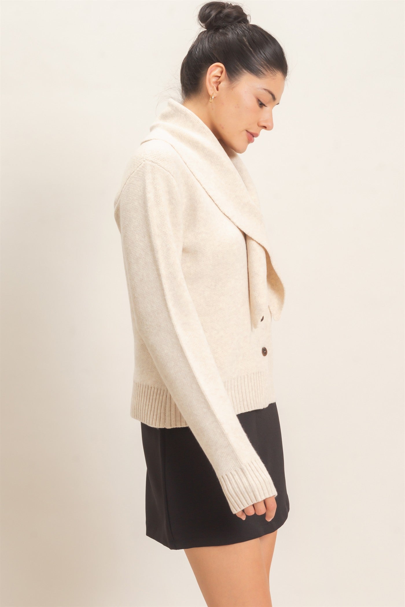 Wholesale Attached Scarf Button-Front Cardigan Cardigans HF26E870 OATMEAL HYFVE