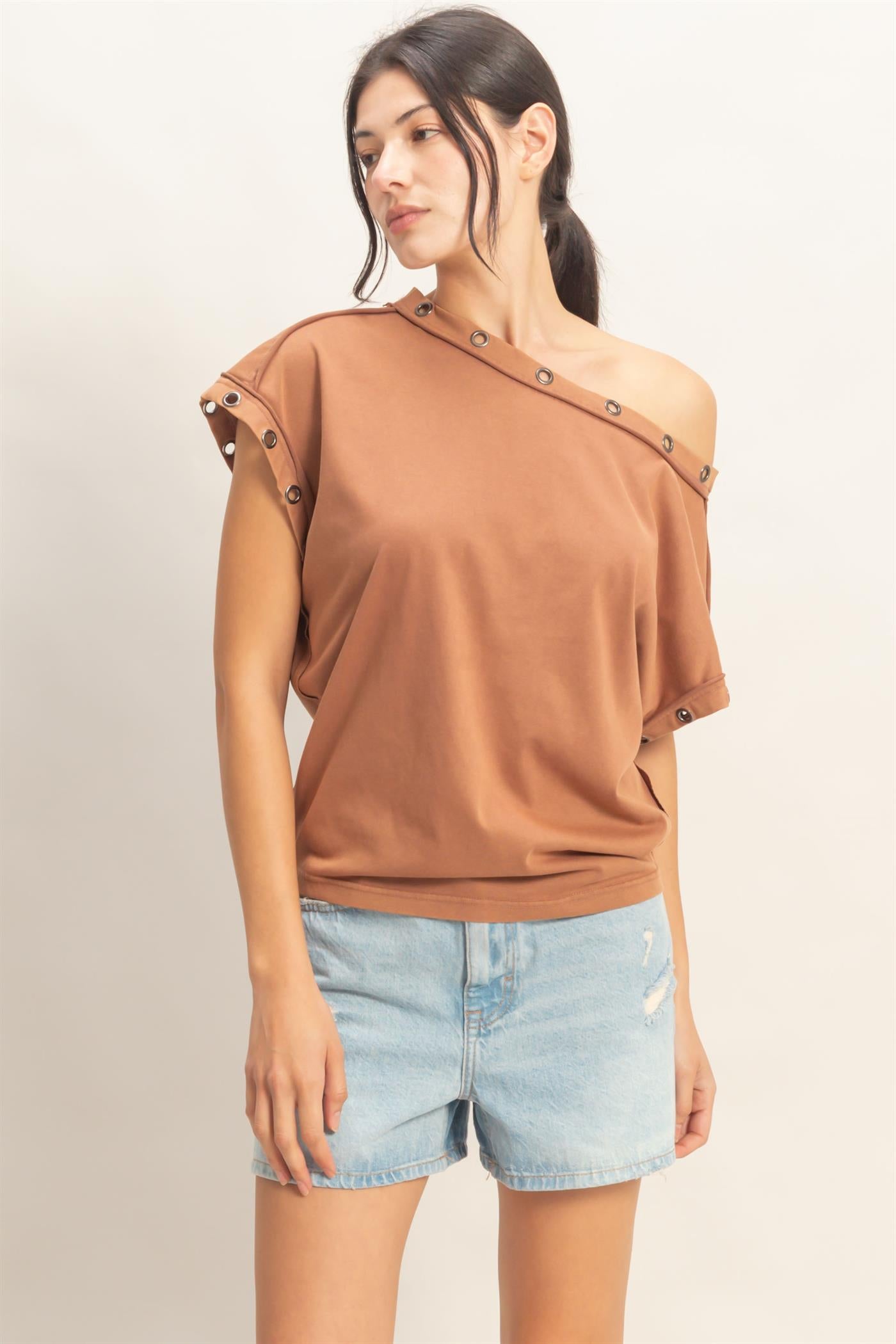 Wholesale Off Shoulder Top With Eyelets T-Shirts HF26E794 SIENNA HYFVE