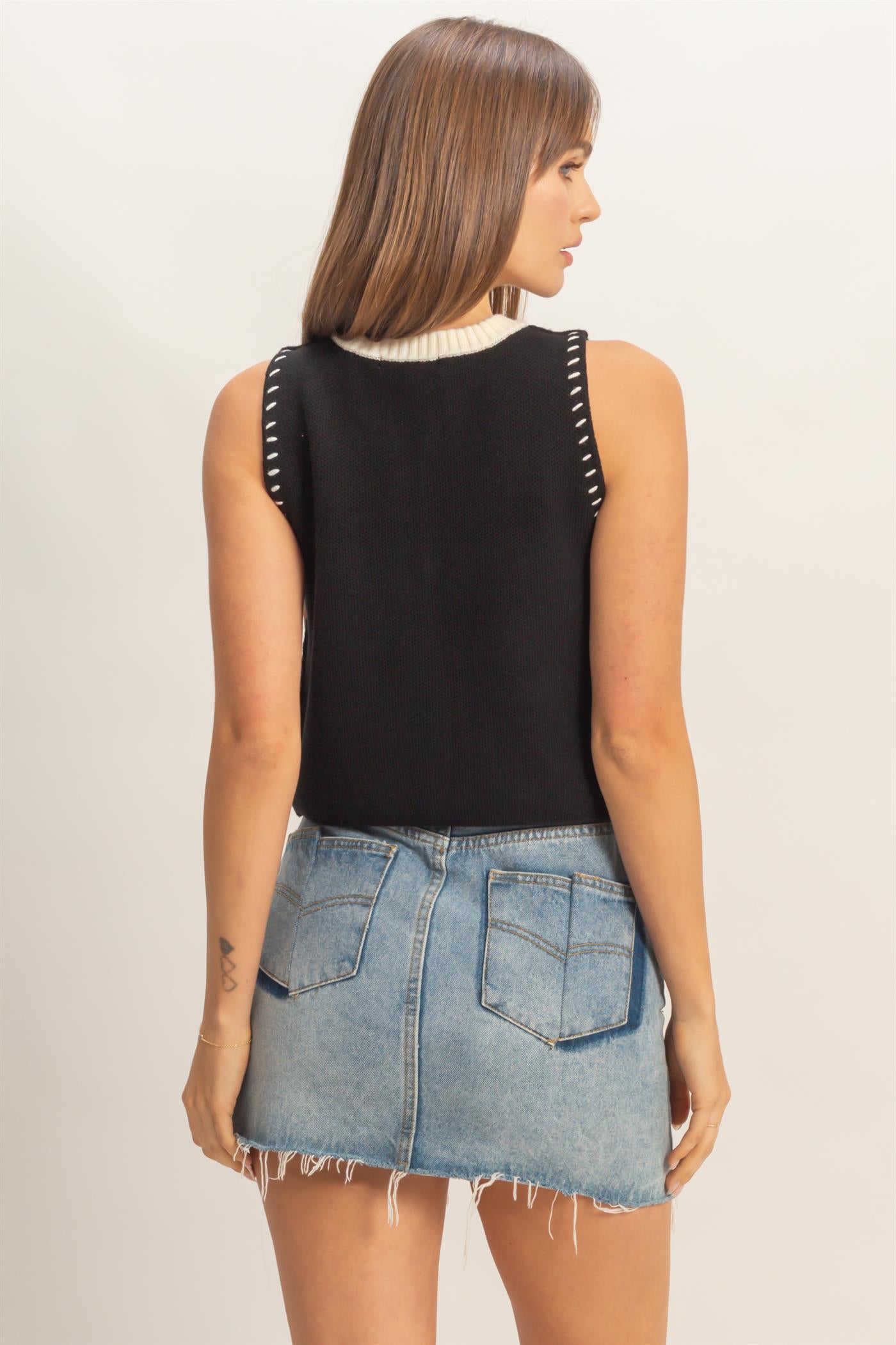 Wholesale Sleeveless Button-Up Cardigan Vest Sweaters HF26A357 BLACK HYFVE