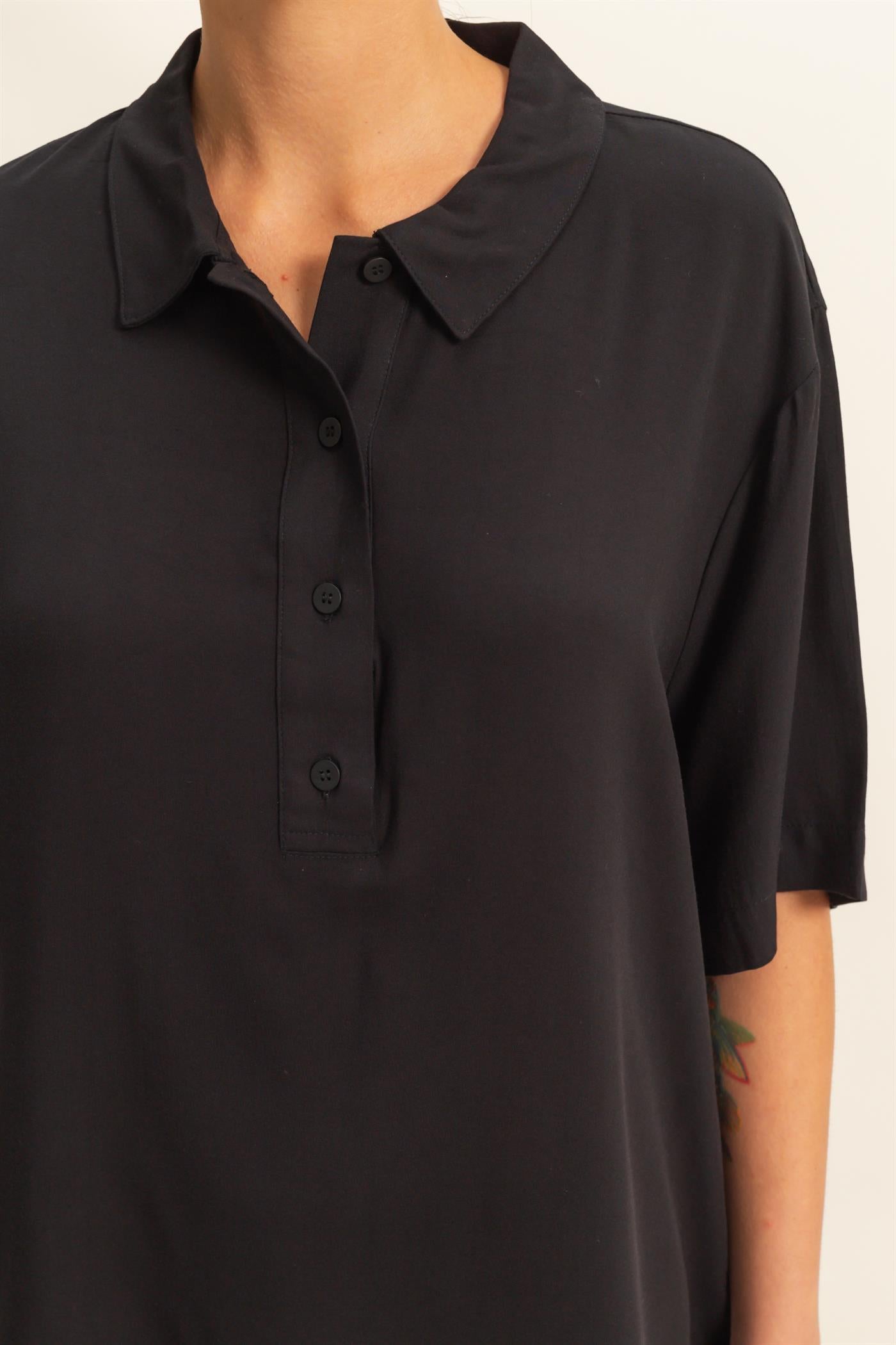 Wholesale Woven Half Button-Up Relaxed Top Clothing Tops DZ25C814 BLACK DOUBLE ZERO
