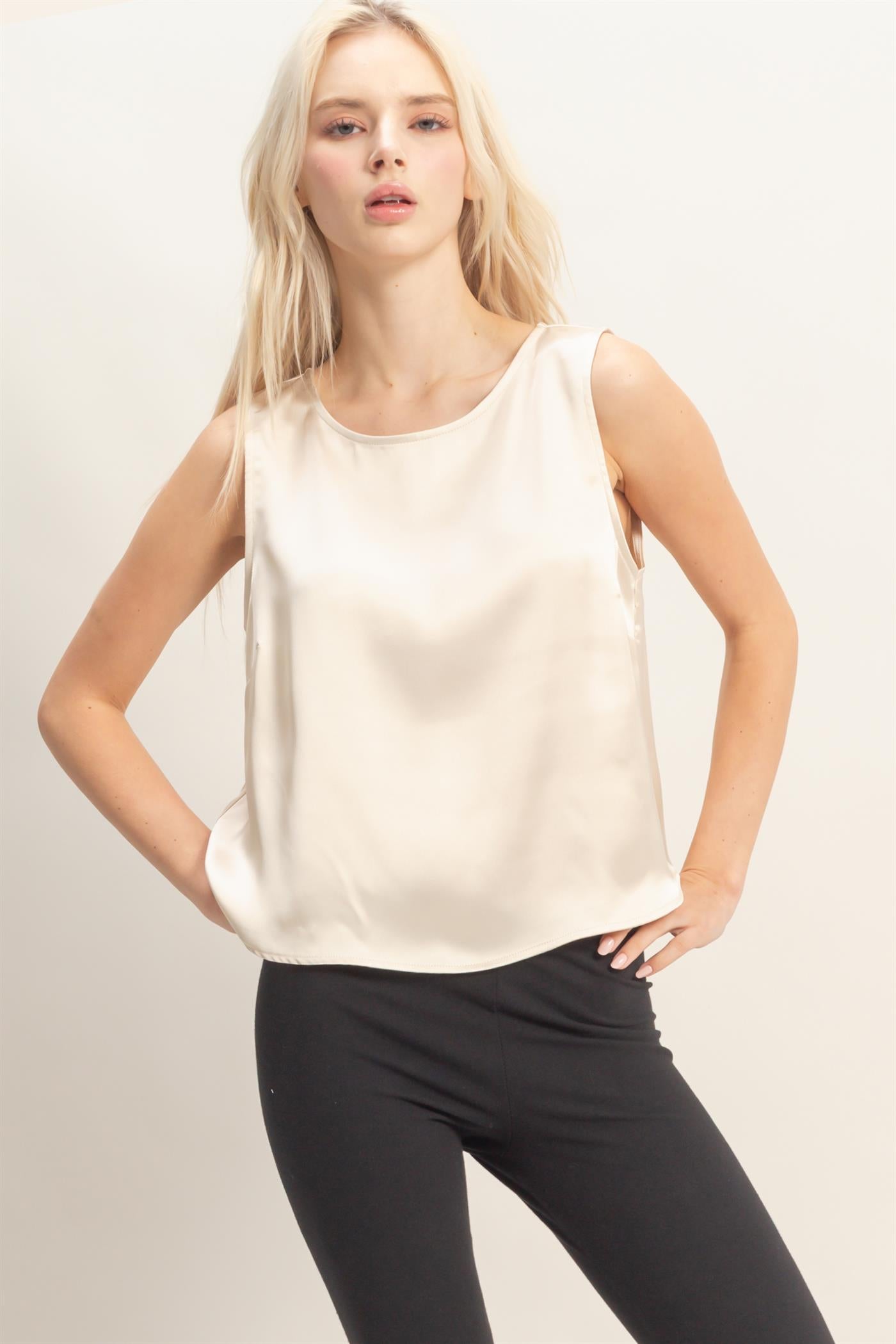 Wholesale Satin Sleeveless Round Neck Top With Back Keyhole Clothing Tops DZ26C084 ALPACA DOUBLE ZERO