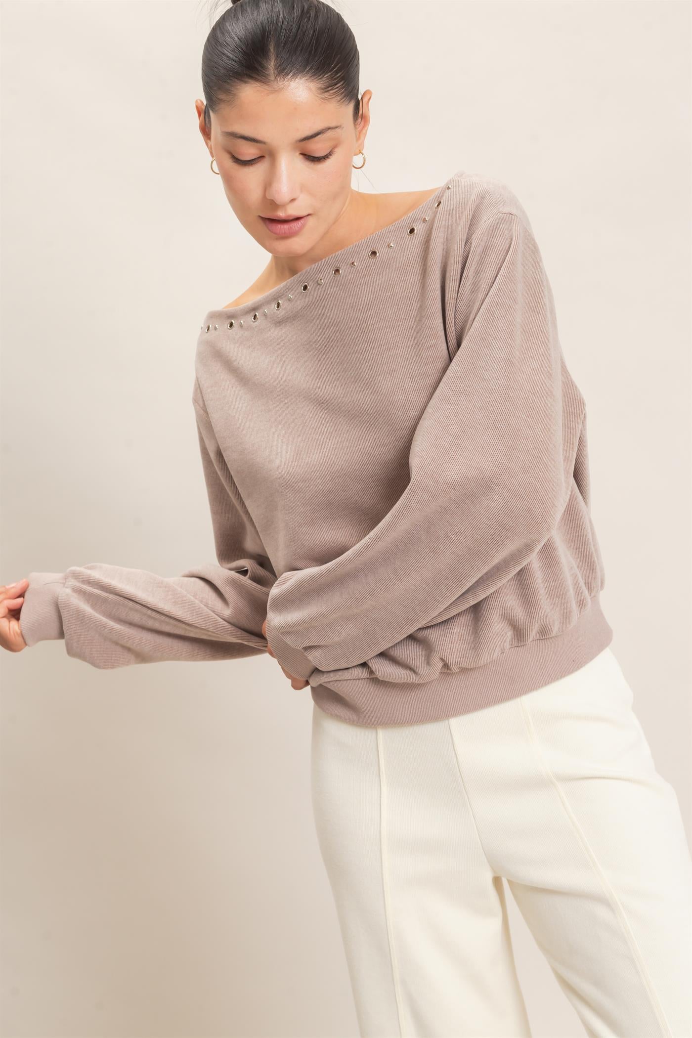 Wholesale Studded Crew Neck Sweatshirt Sweatshirts HF26E545 BEIGE HYFVE