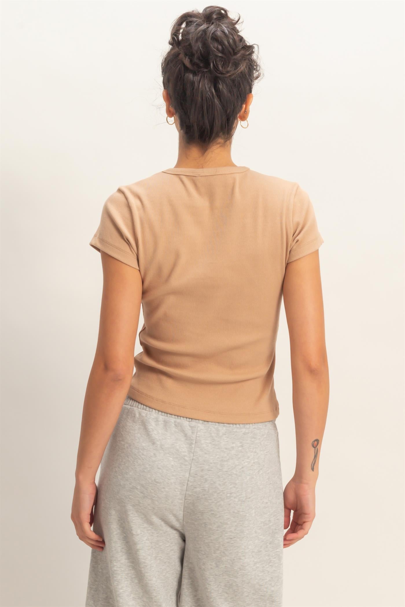 Wholesale Basic Ribbed Short Sleeve Top Clothing Tops DZ26A137 DARK TAUPE DOUBLE ZERO