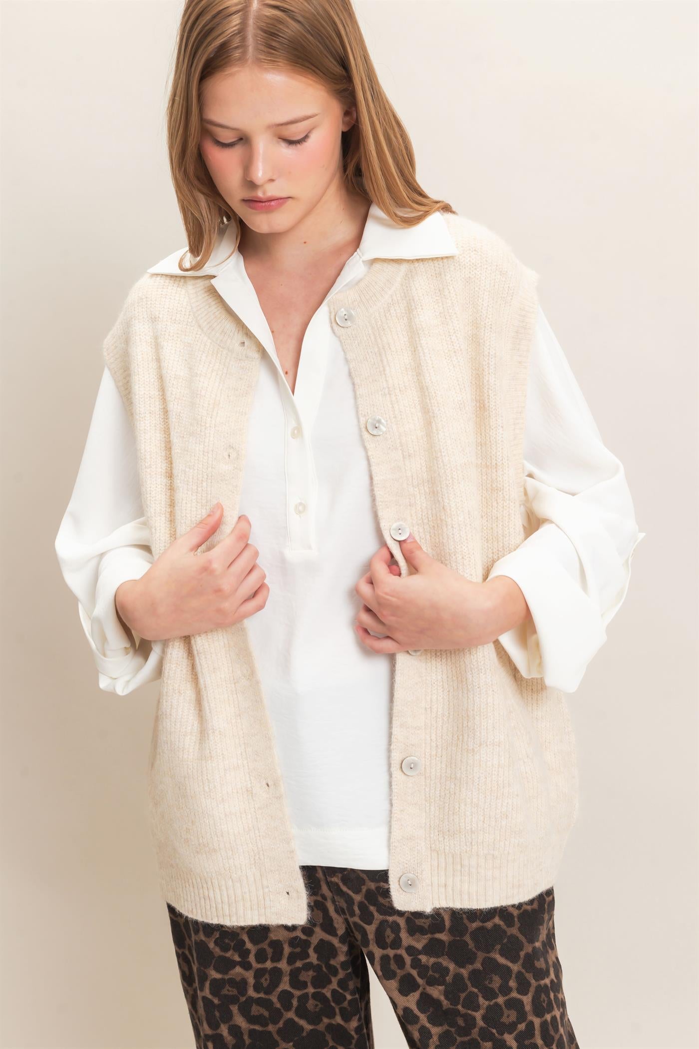 Wholesale Sleeveless Button-Up Sweater Vest Sweaters HF26E304 OATMEAL HYFVE