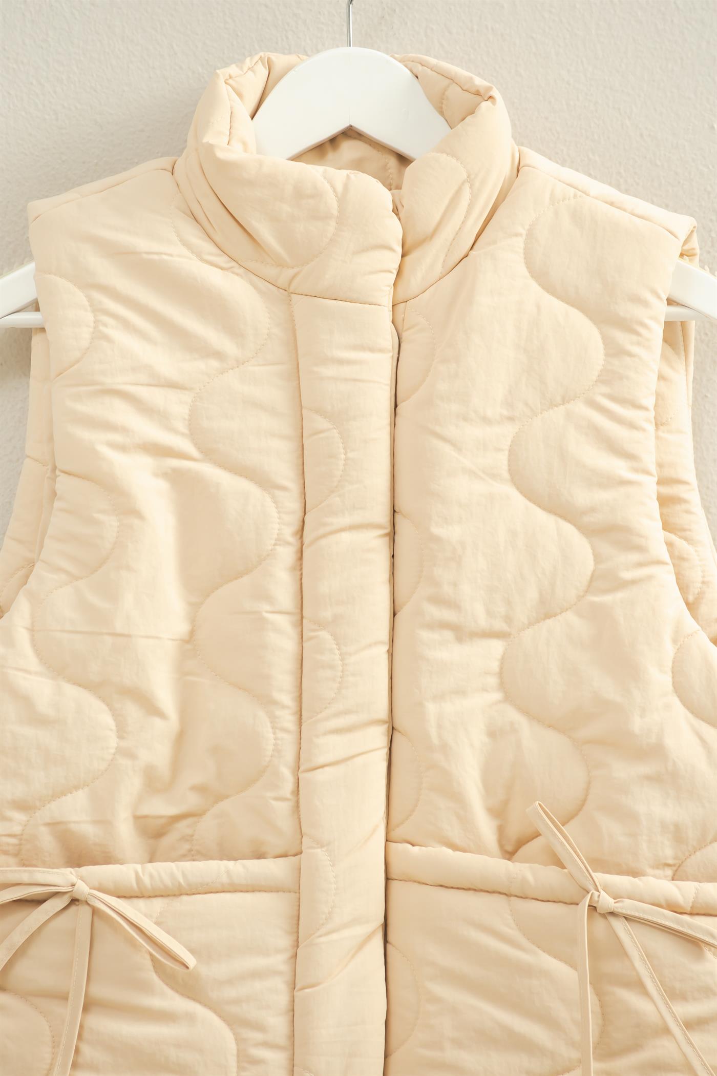 Wholesale Wave Quilted Ribbon Tie Detailed Puffer Vest Vests HF25E498 SAND HYFVE