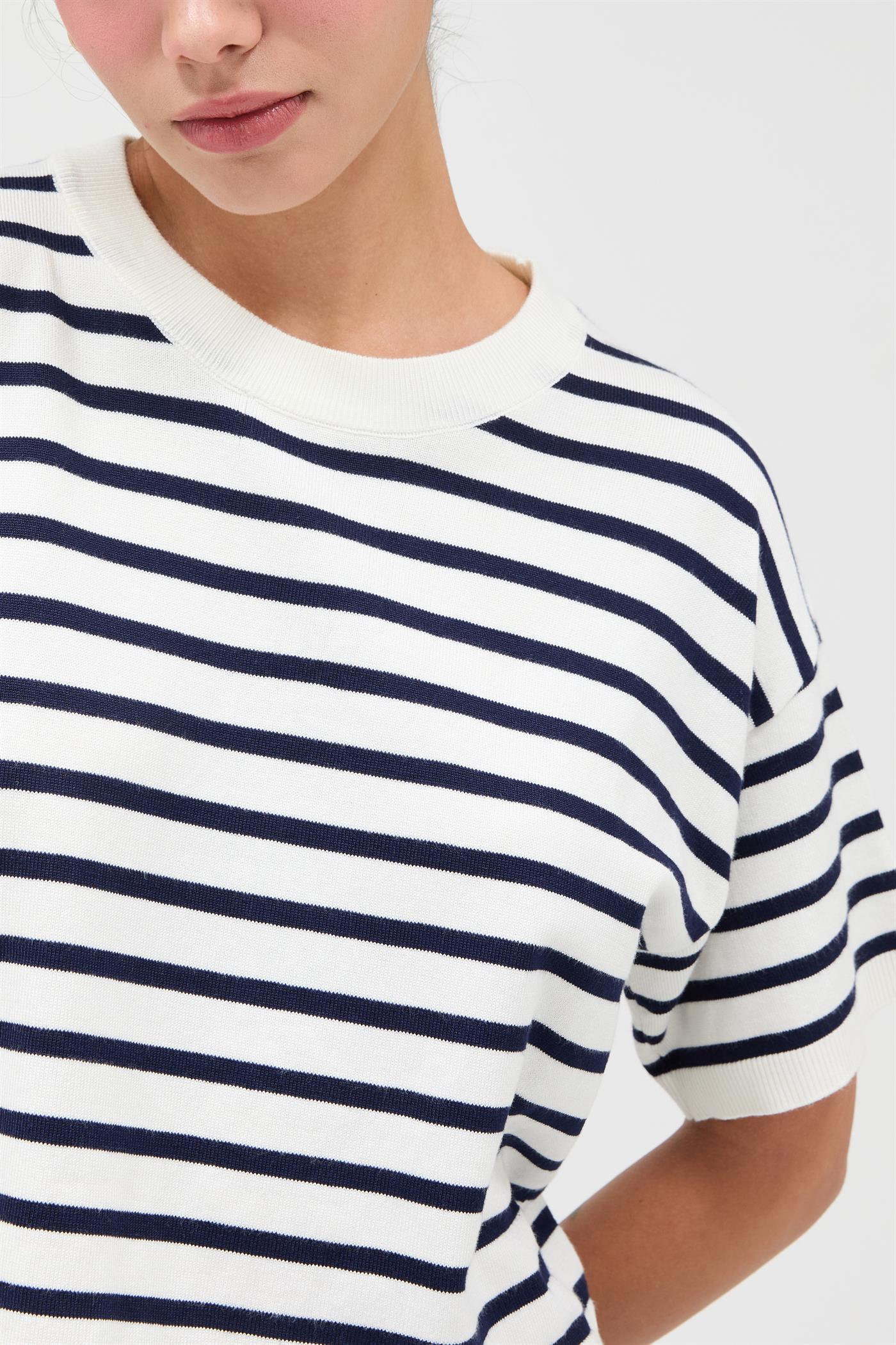 Wholesale Round Neck Striped Crop Top Clothing Tops DZ26A051 NAVY DOUBLE ZERO