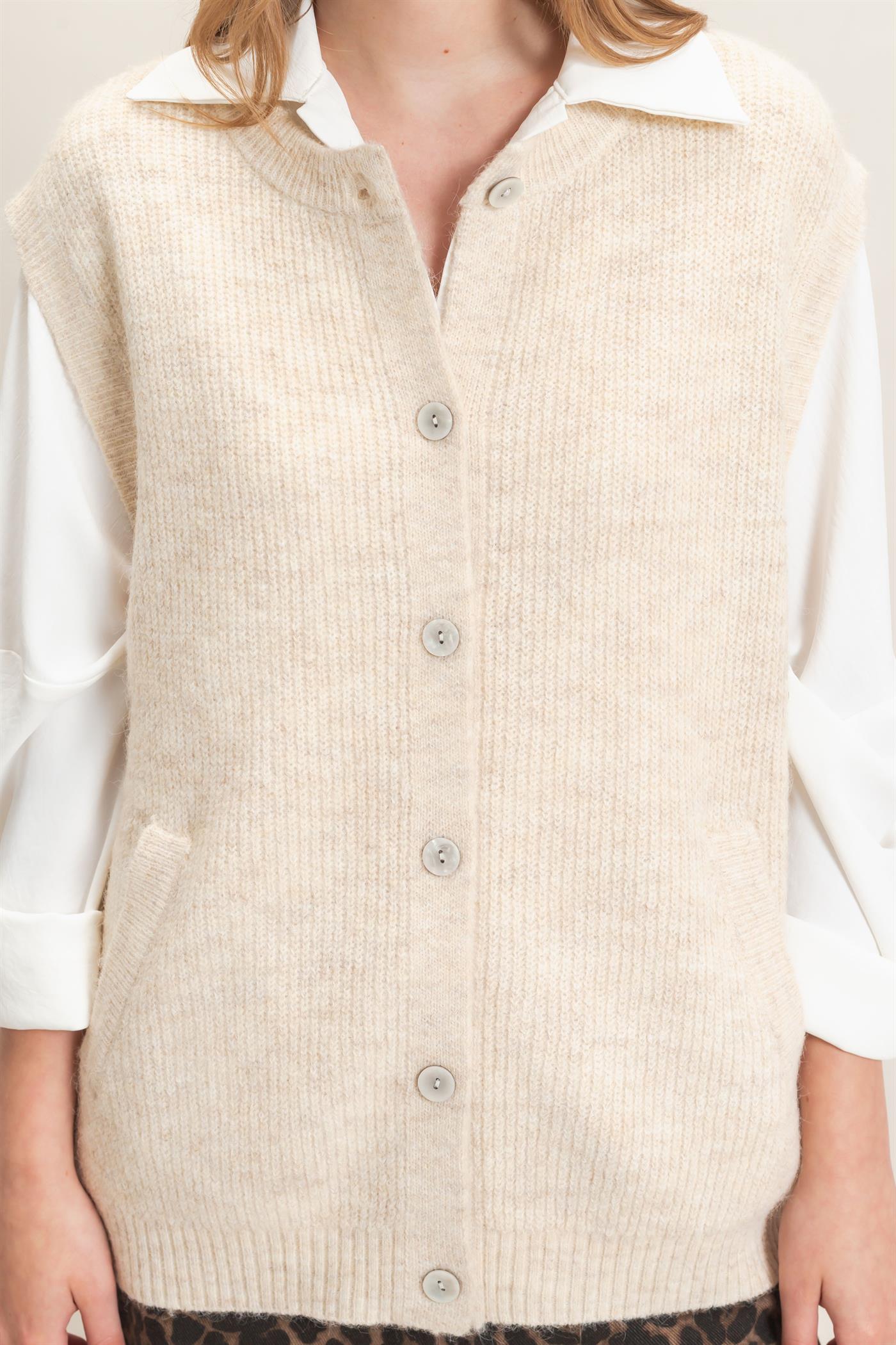 Wholesale Sleeveless Button-Up Sweater Vest Sweaters HF26E304 OATMEAL HYFVE