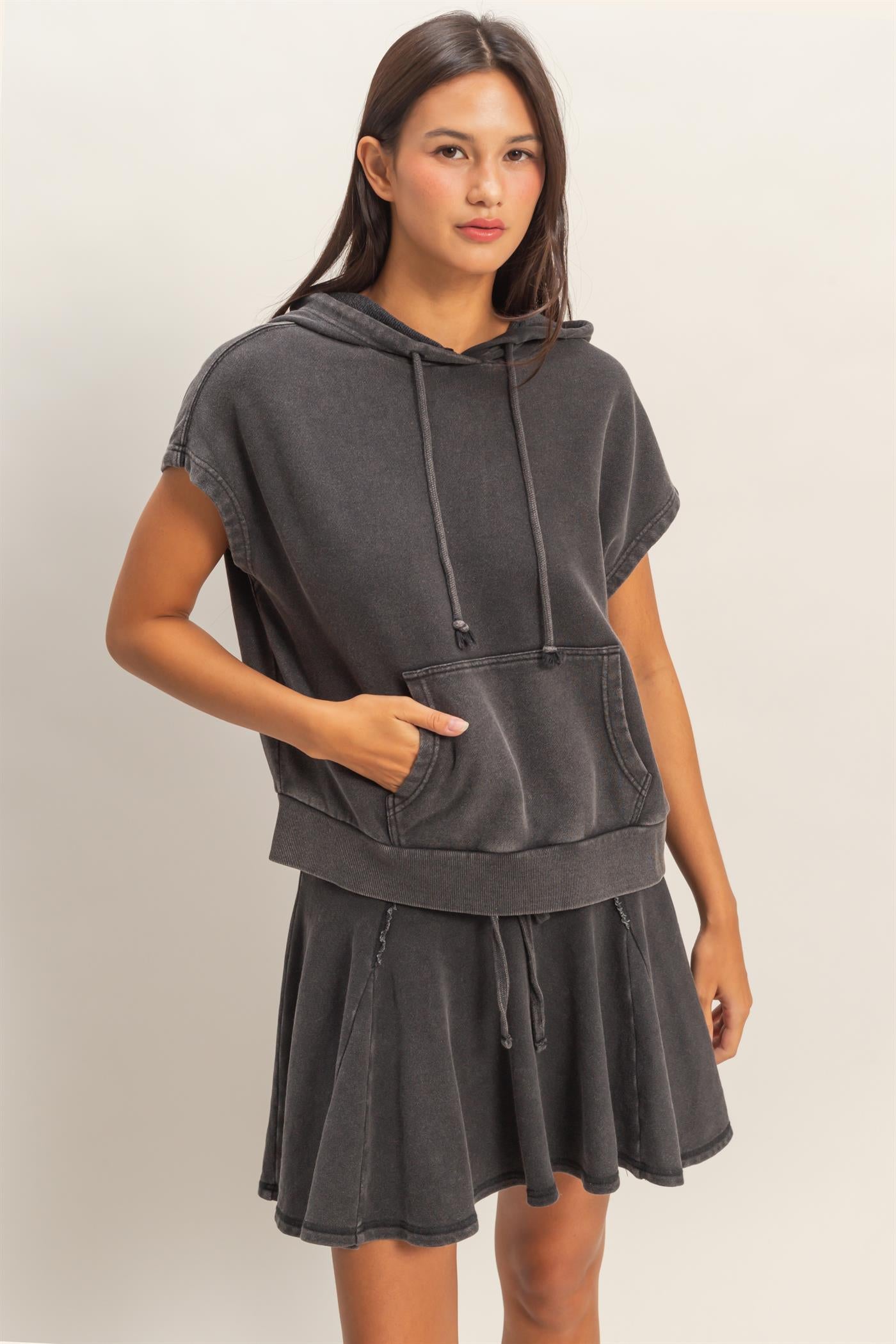 Wholesale Acid Washed Sleeveless Hooded Kangaroo Pocket Top Hoodies DZ26A411 BLACK DOUBLE ZERO