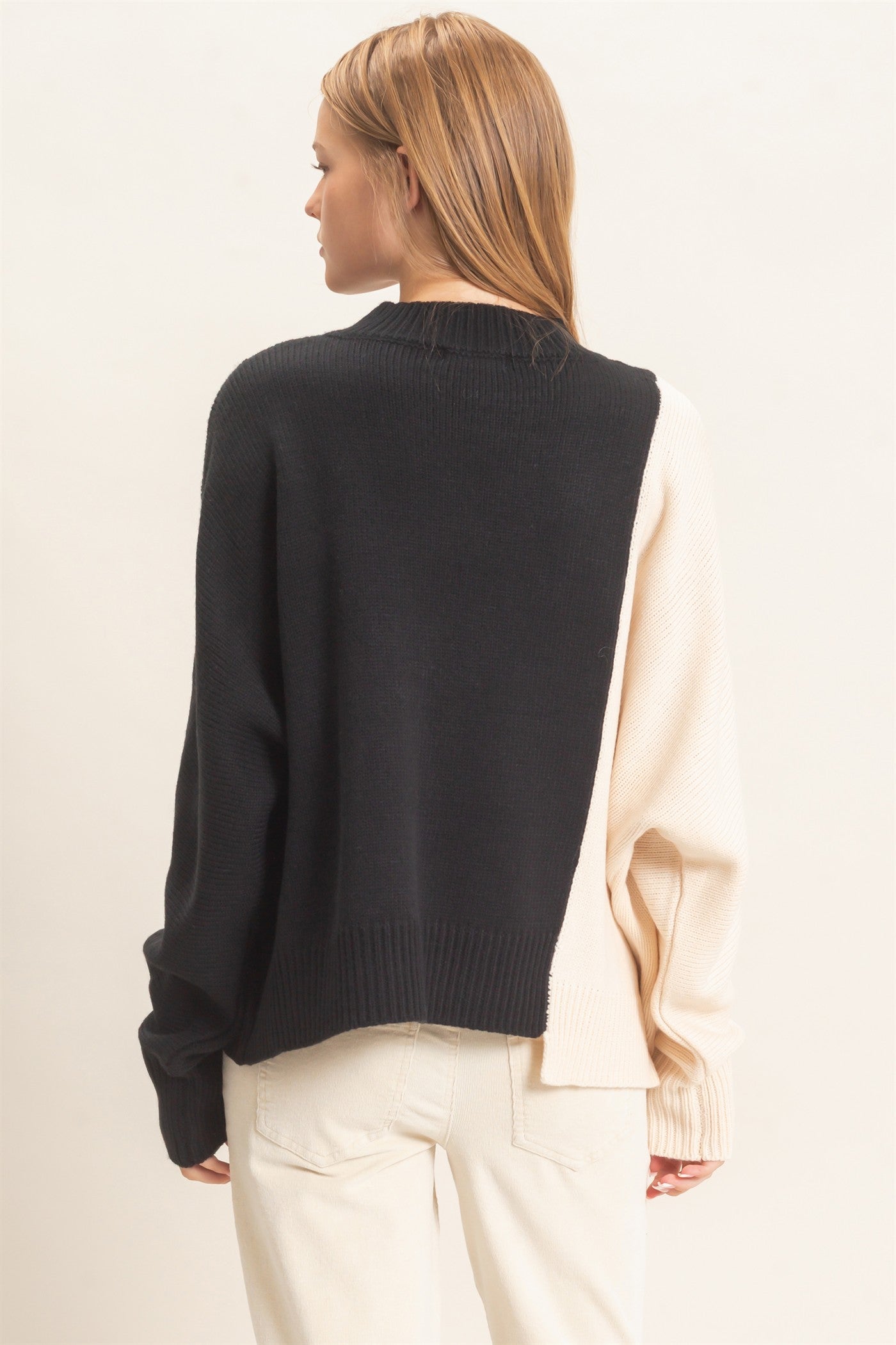 Wholesale Two-Tone Knit Sweater Sweaters HF26F184 BLACK HYFVE