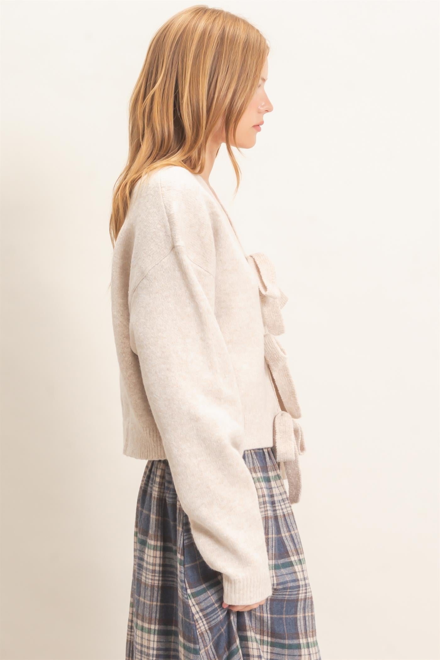 Wholesale Two-Way Bow Tie Sweater Sweaters HF26E167 BEIGE HYFVE
