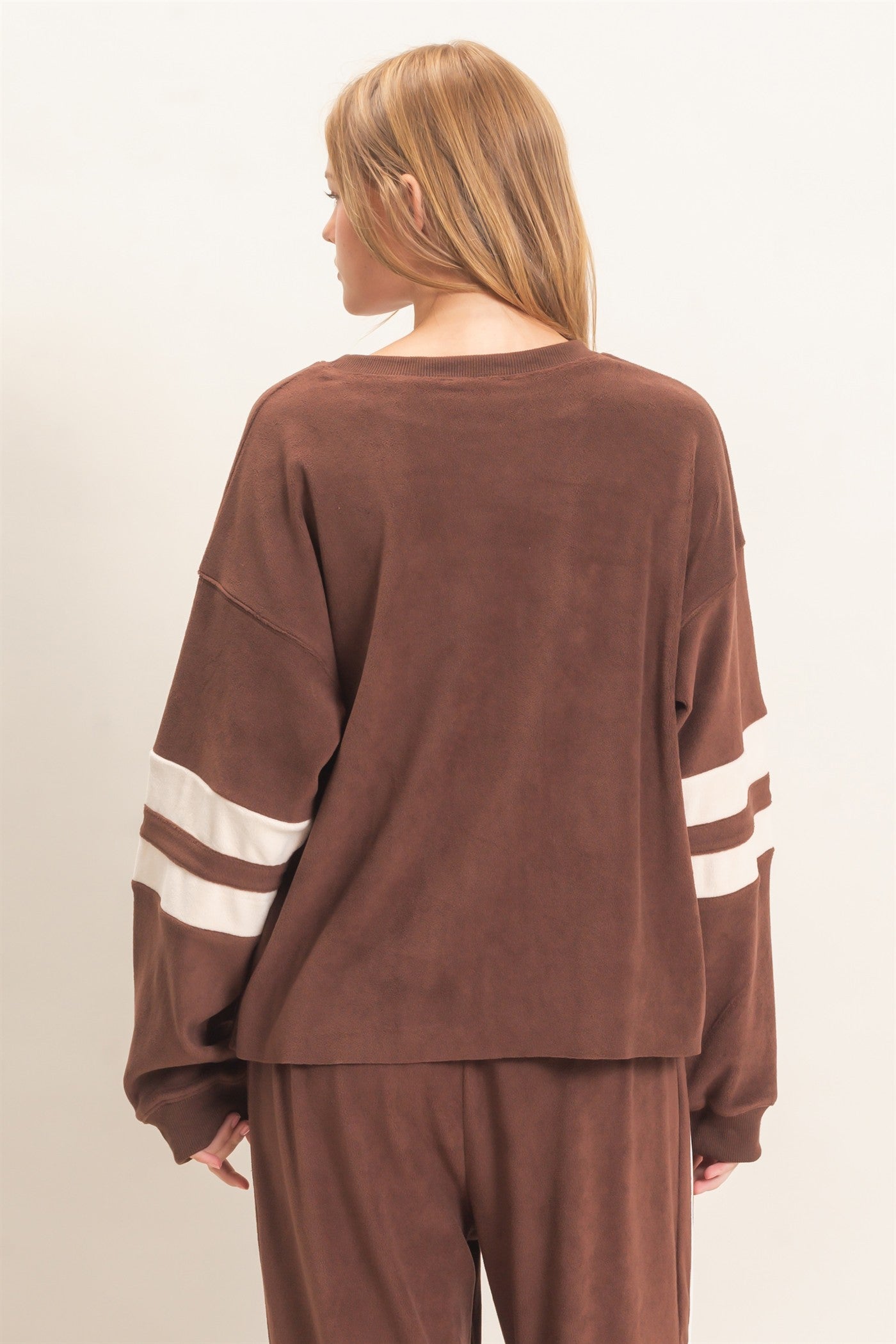 Wholesale Crew Neck Long Sleeve Sweatshirt Sweatshirts HF26E425 CHOCOLATE HYFVE