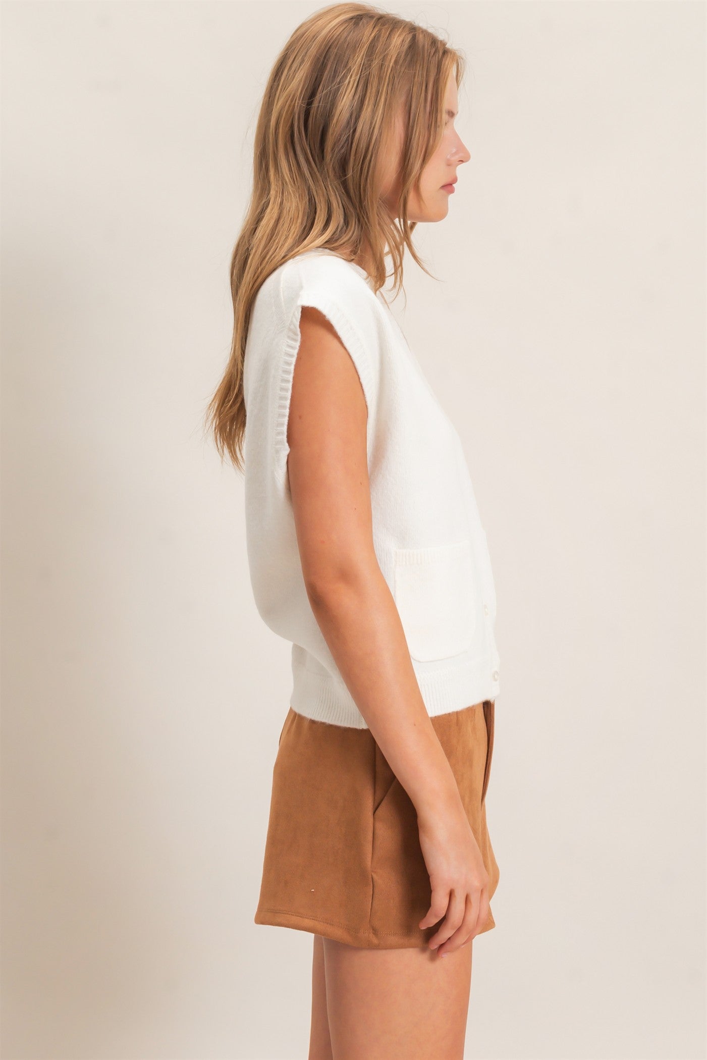Wholesale V-Neck Buttoned Sweater Vest Sweaters HF26E349 OFF WHITE HYFVE