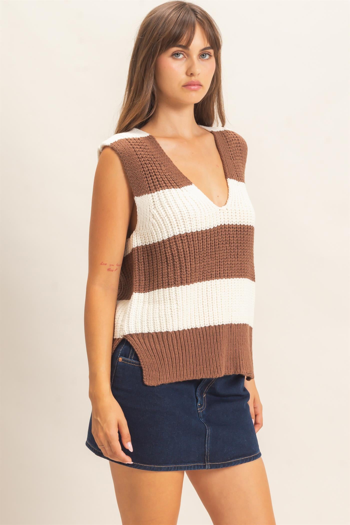 Wholesale V-Neck Striped Sweater Vest Sweaters HF26E482-D BROWN HYFVE