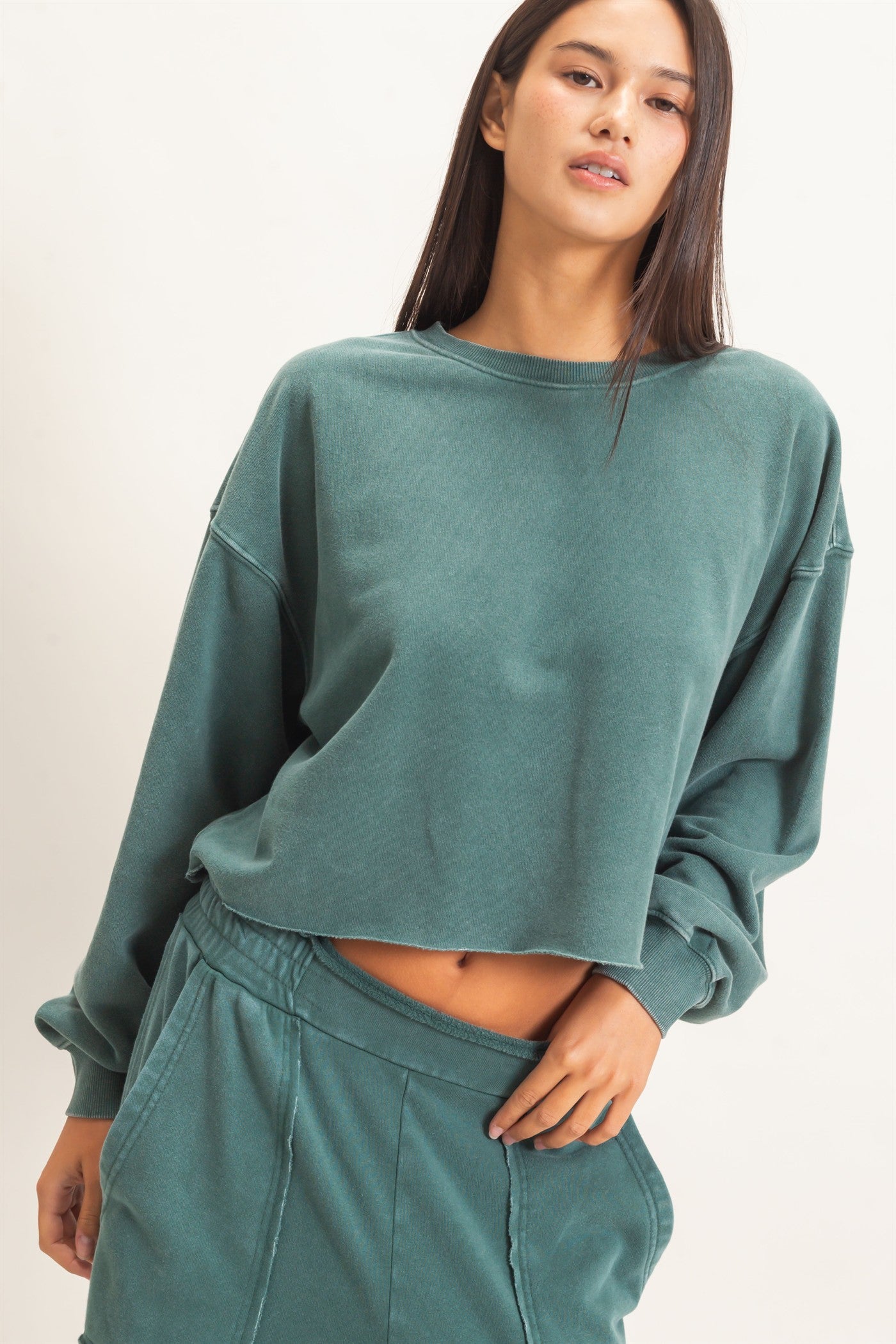 Wholesale Mineral Wash Raw Hem Cropped Sweatshirt Sweatshirts DZ26C968 DARK GREEN DOUBLE ZERO