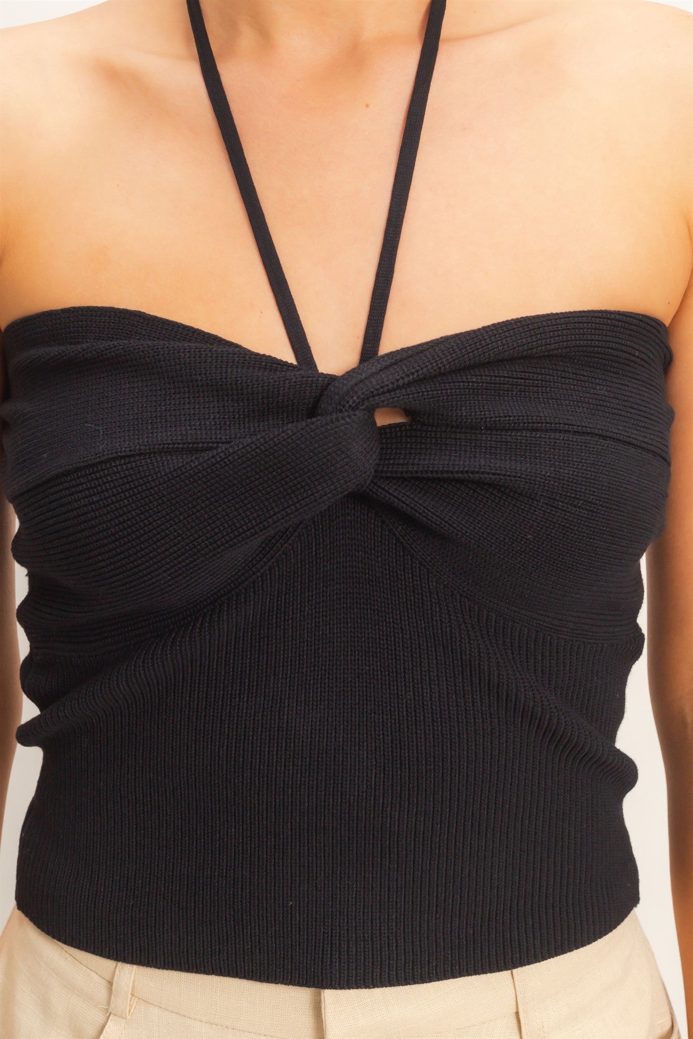 Wholesale Ribbed Halter Top With Twist Clothing Tops HF26A299 BLACK HYFVE
