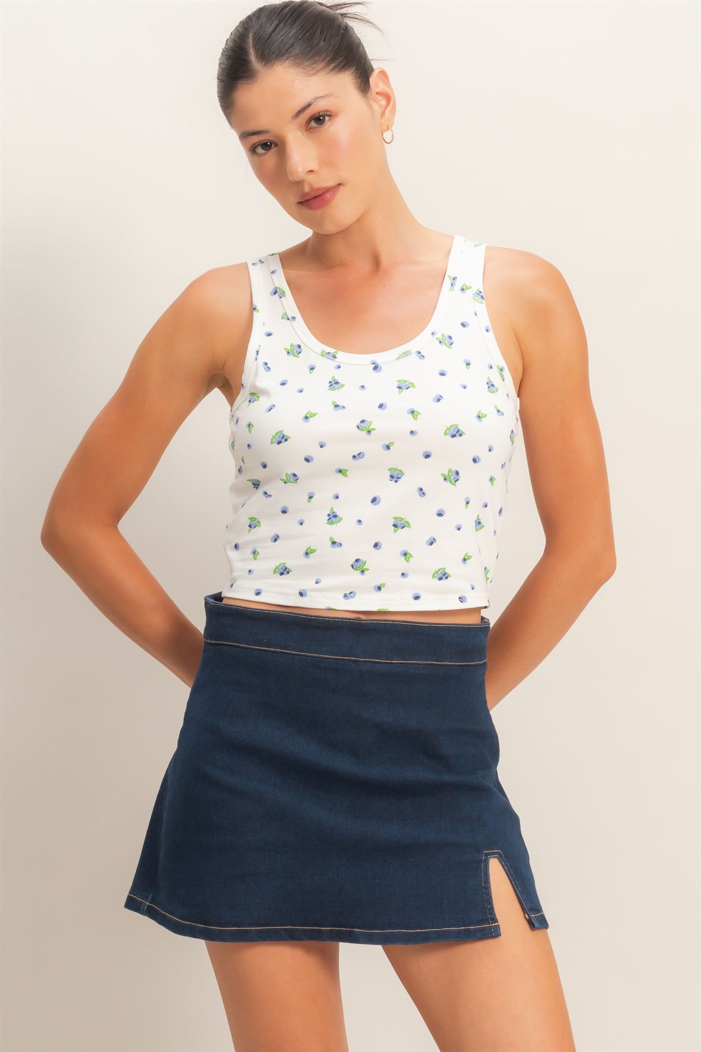 Wholesale Scoop Neck Blueberry Print Tank Tank Tops HF26C785 OFF WHITE HYFVE