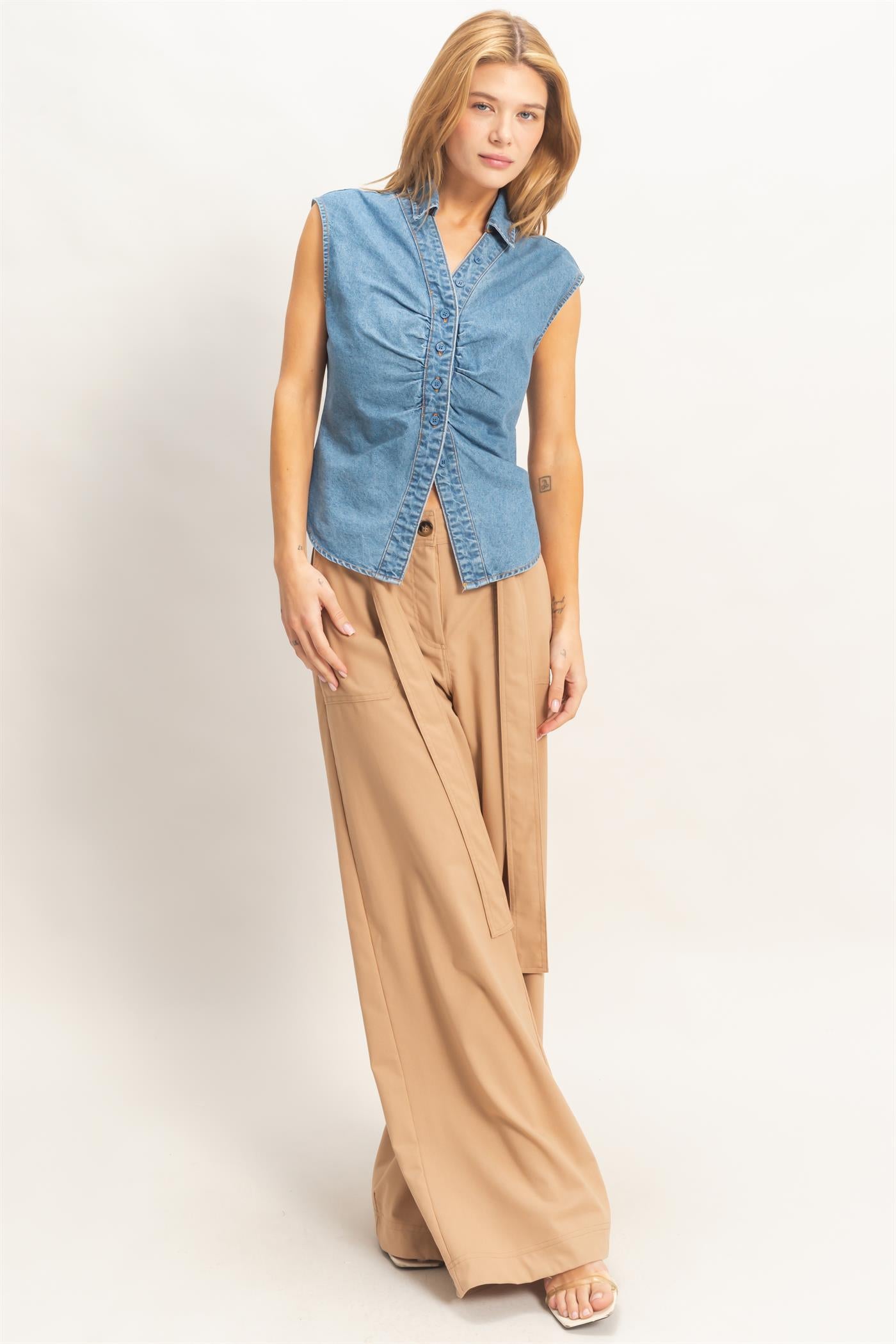 Wholesale Sleeveless Denim Button-Up Top Clothing Tops HF26C221 LIGHT BLUE HYFVE