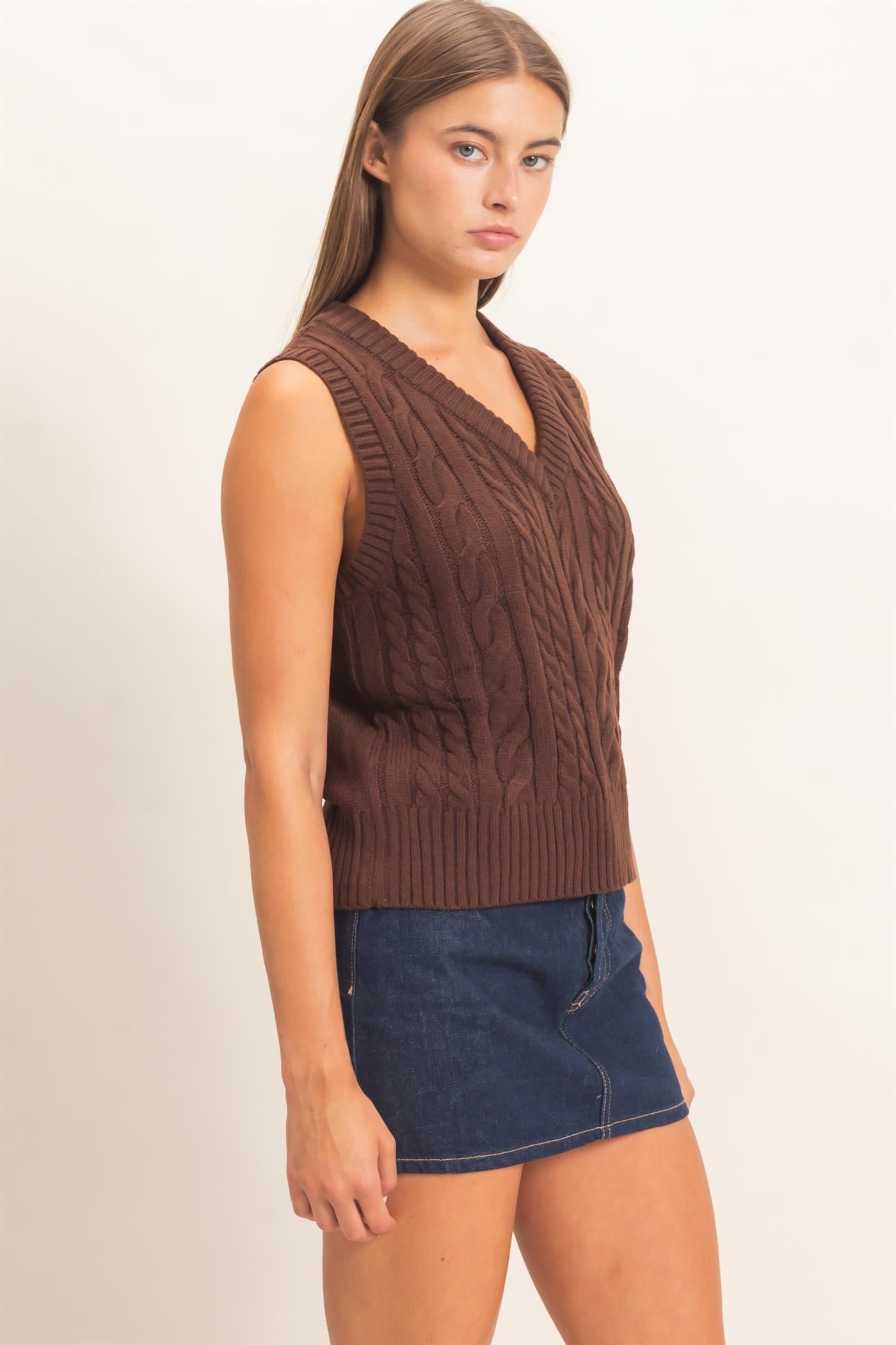 Wholesale Cable Knit V-Neck Sweater Vest Sweaters DZ26E548 DARK BROWN DOUBLE ZERO