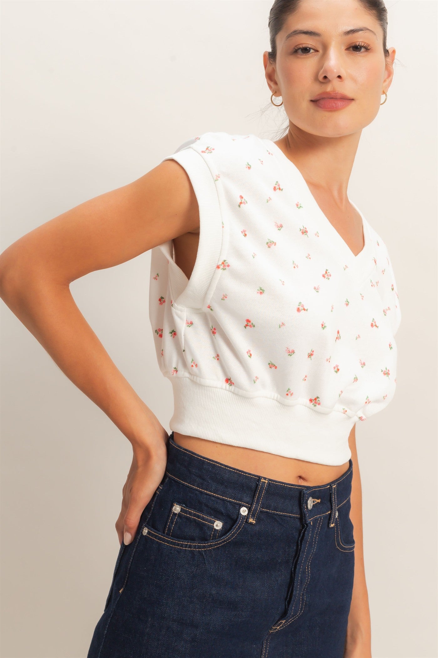 Wholesale Floral V-Neck Drawstring Top Clothing Tops HF26C372 WHITE/RED HYFVE