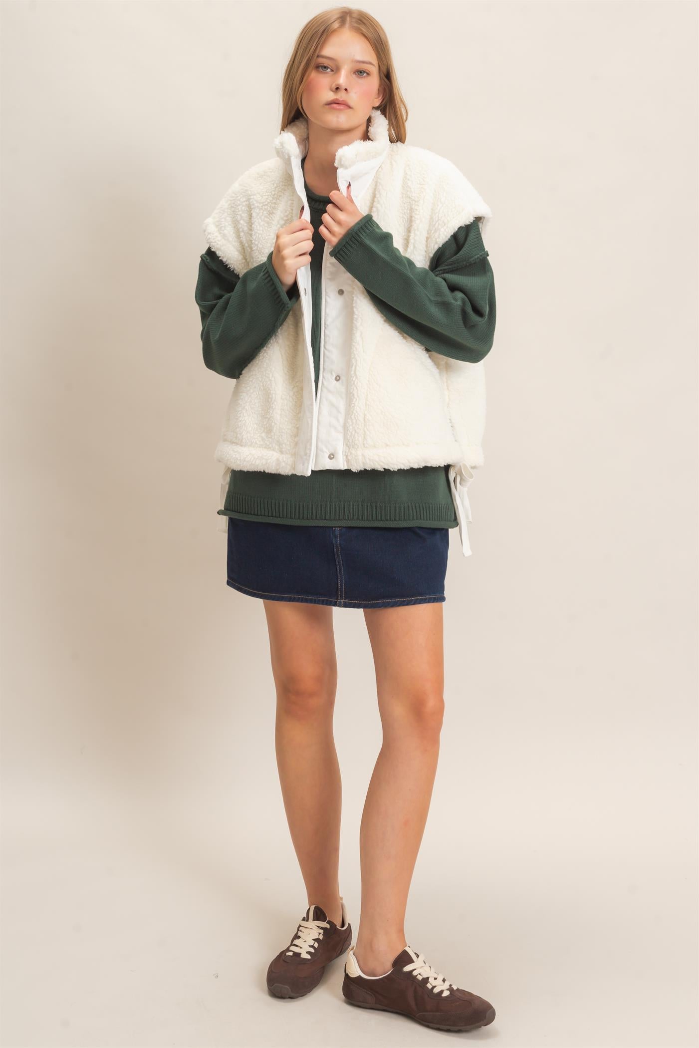 Wholesale Sherpa Vest With Snap Closure Outerwear HF26F131-D WHITE HYFVE