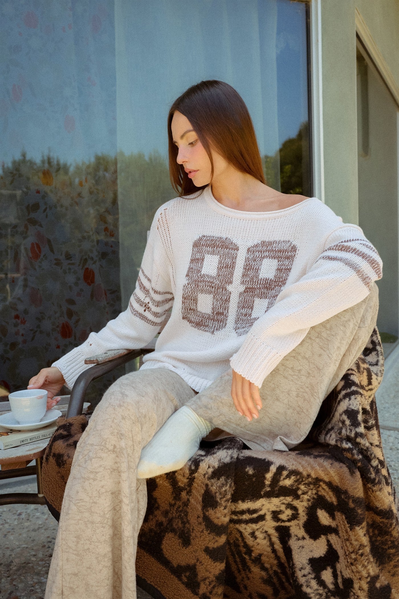 Wholesale Oversized Number Knit Sweater Sweaters HF26E687 WHITE SWAN HYFVE