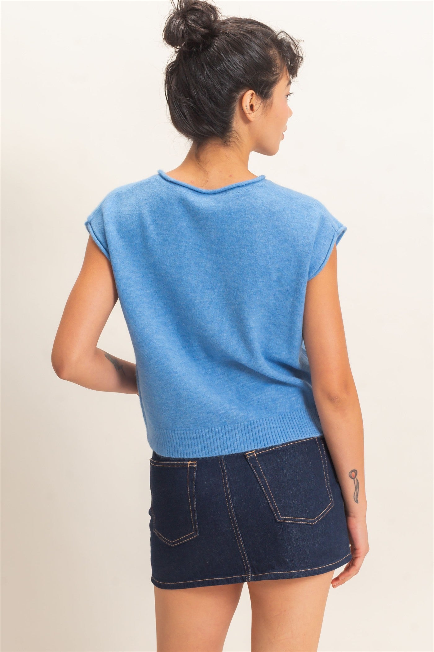 Wholesale Rolled Edge Button Front Sweater Vest Sweaters DZ26E239 BLUE DOUBLE ZERO