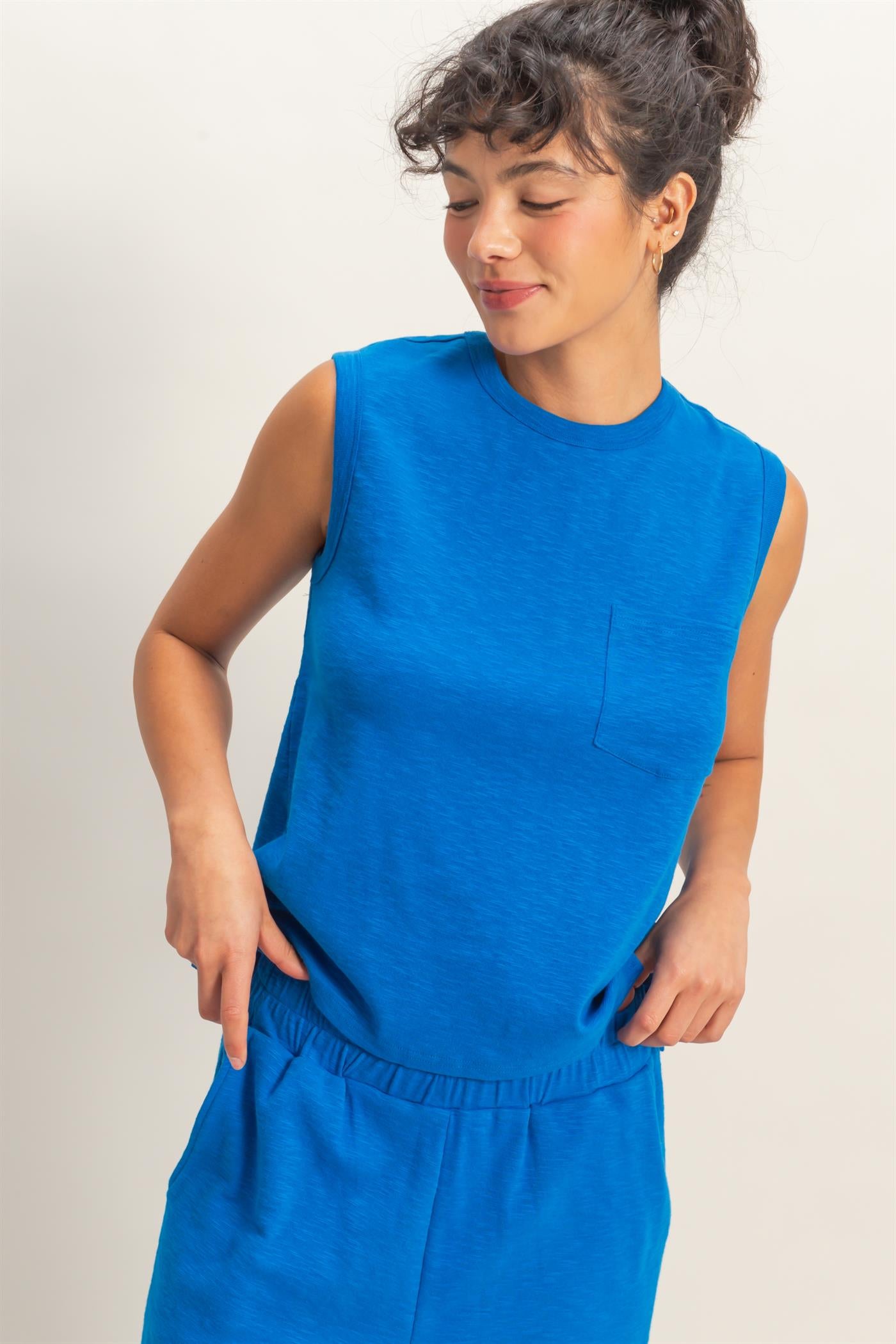 Wholesale Sleeveless Cotton Top With Pocket Clothing Tops DZ26A234 COBALT DOUBLE ZERO