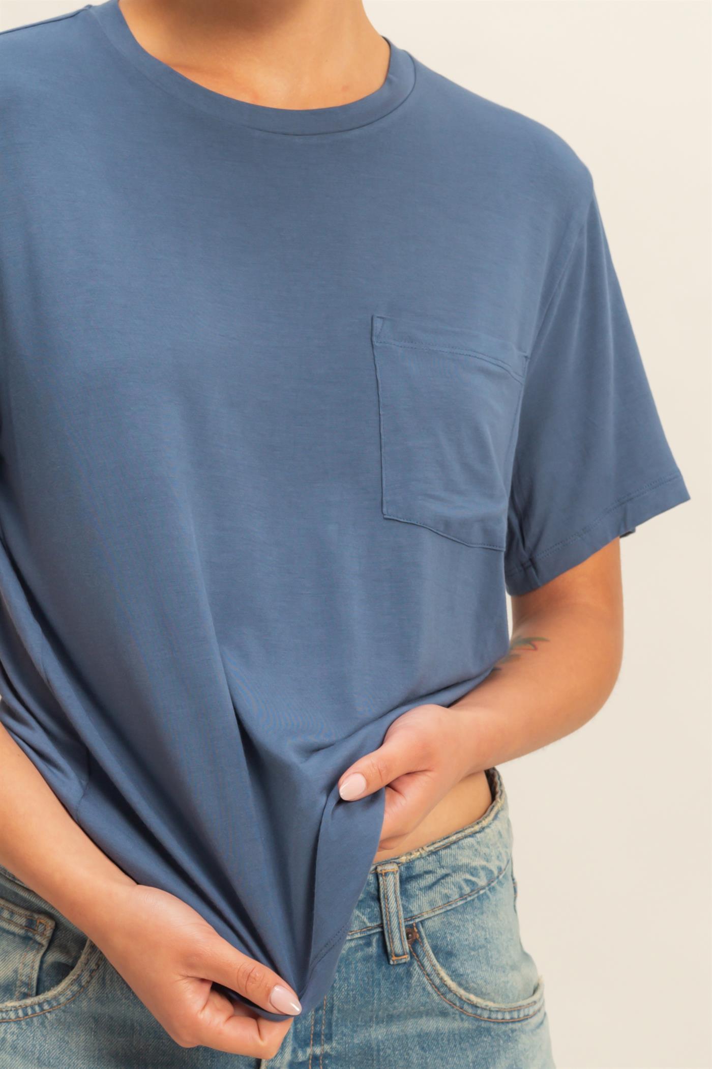 Wholesale Classic Crew Neck Short Sleeve Pocket Top T-Shirts DZ25C922 DUSTY NAVY DOUBLE ZERO