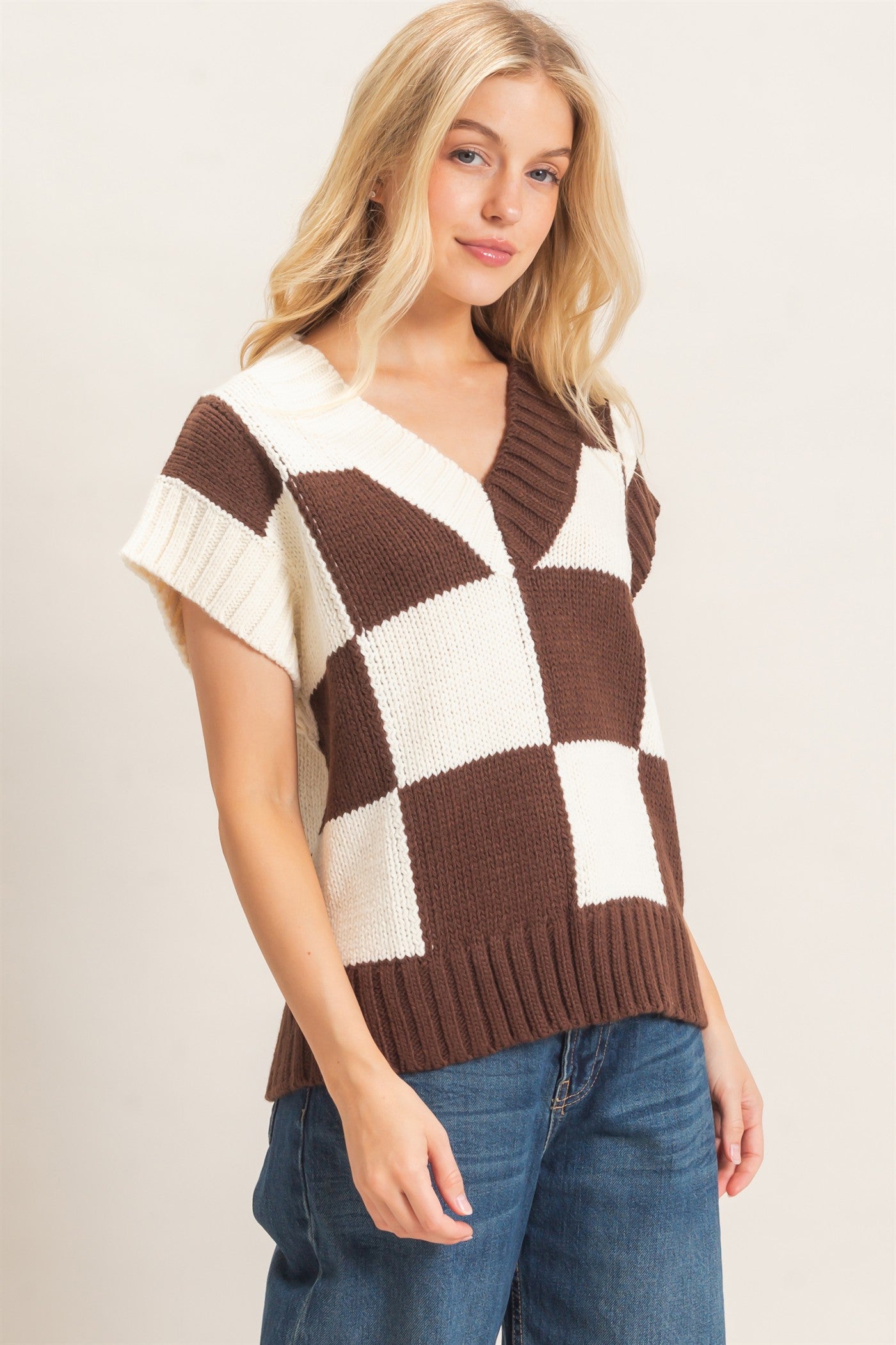 Wholesale Ribbed V-Neck Checkered Sweater Vest Sweaters HF26F180 BROWN HYFVE