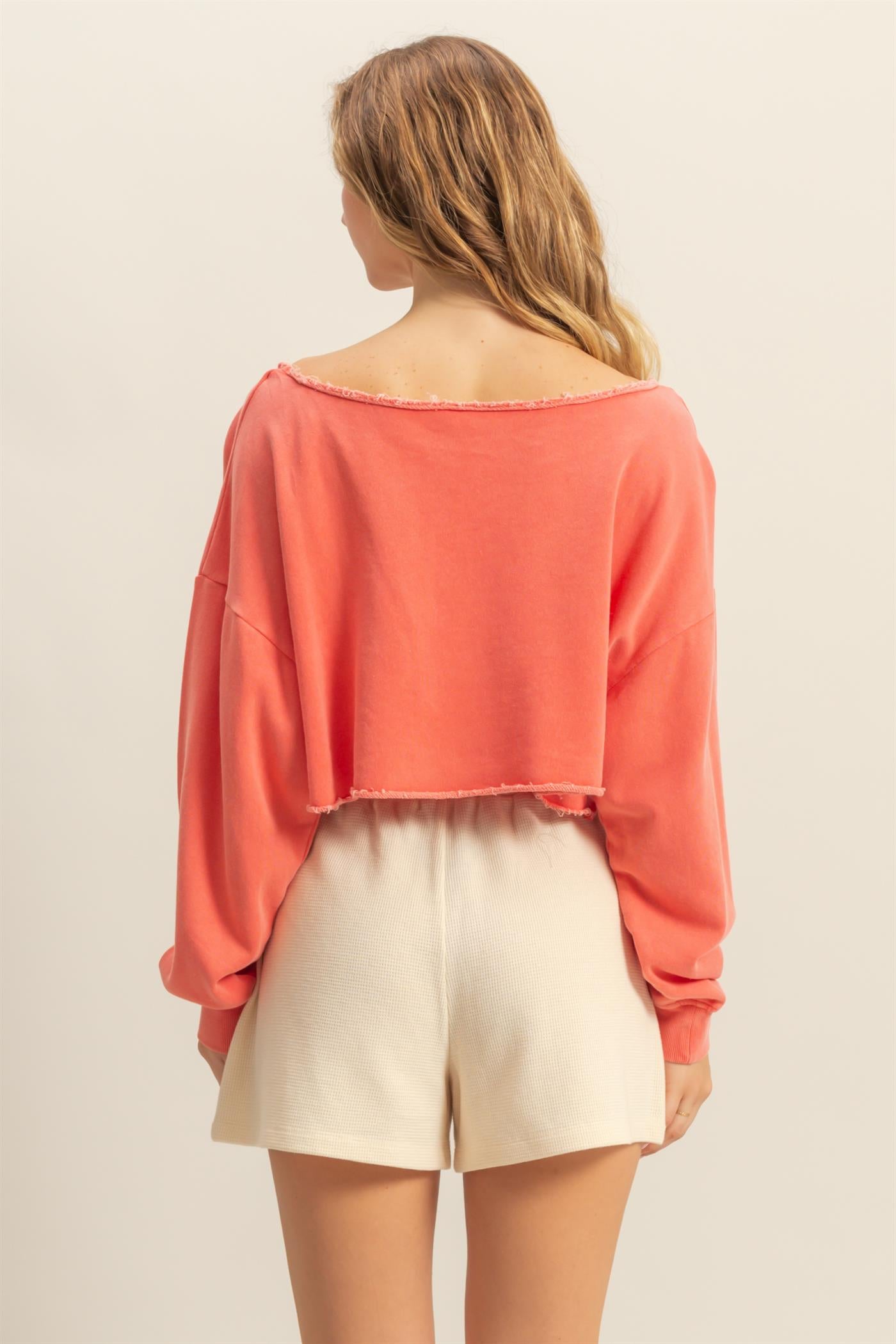 Wholesale Frayed Detail Long Sleeve Crop Top Sweatshirts DZ25A776 CORAL DOUBLE ZERO