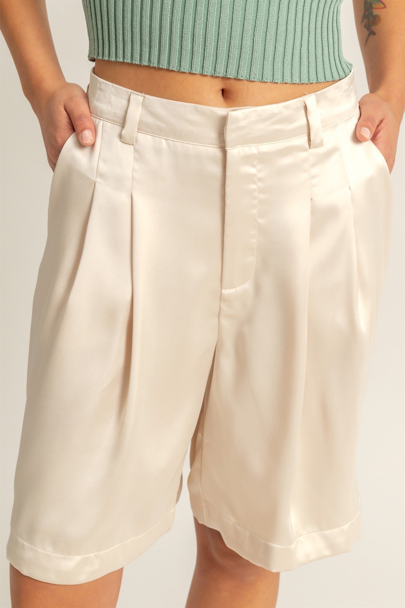 Wholesale High-Waist Pleated Satin Shorts Shorts DZ24E149 ALPACA DOUBLE ZERO