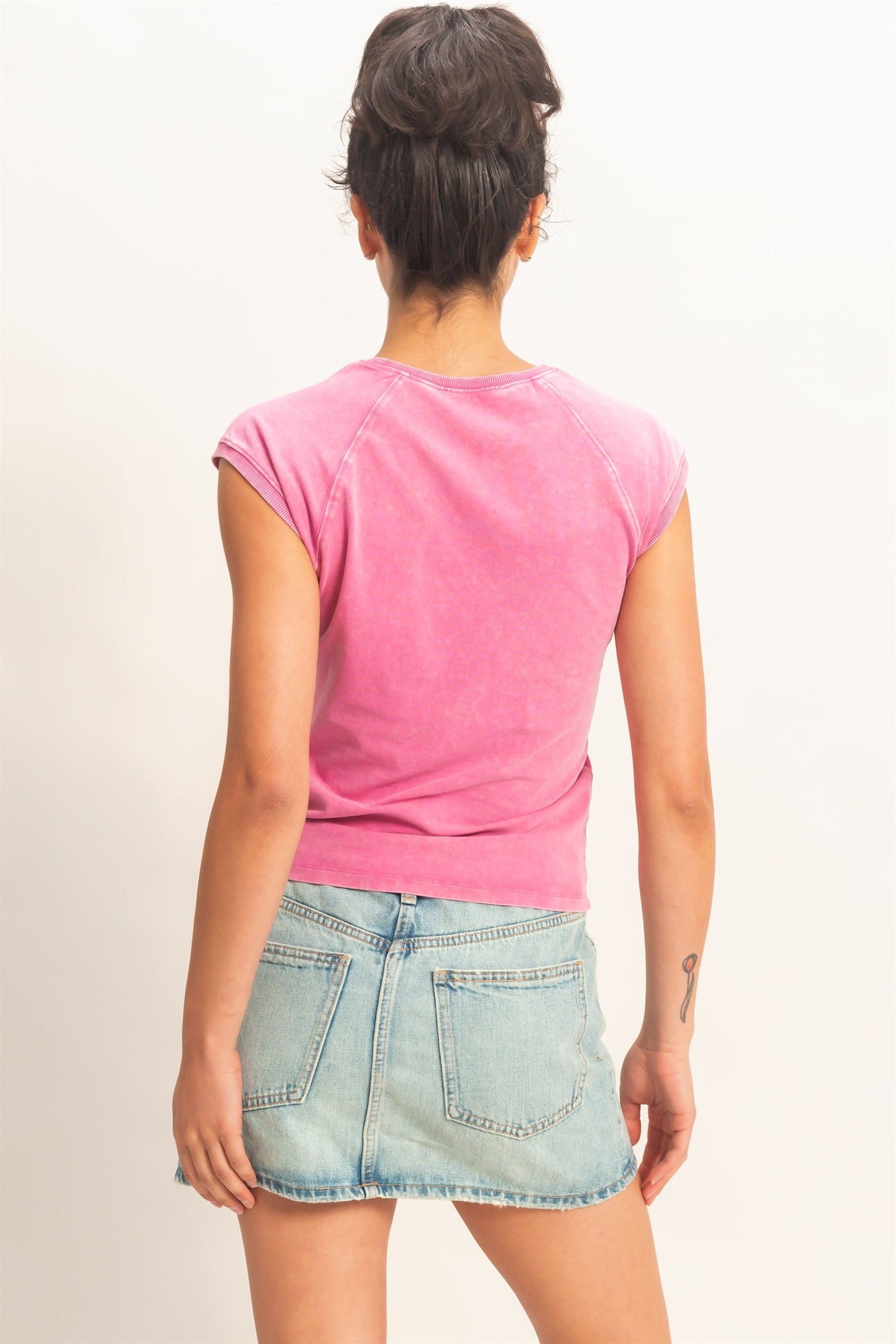 Wholesale Mineral Wash Raglan Short Sleeve Top T-Shirts DZ26A741 FUCHSIA DOUBLE ZERO
