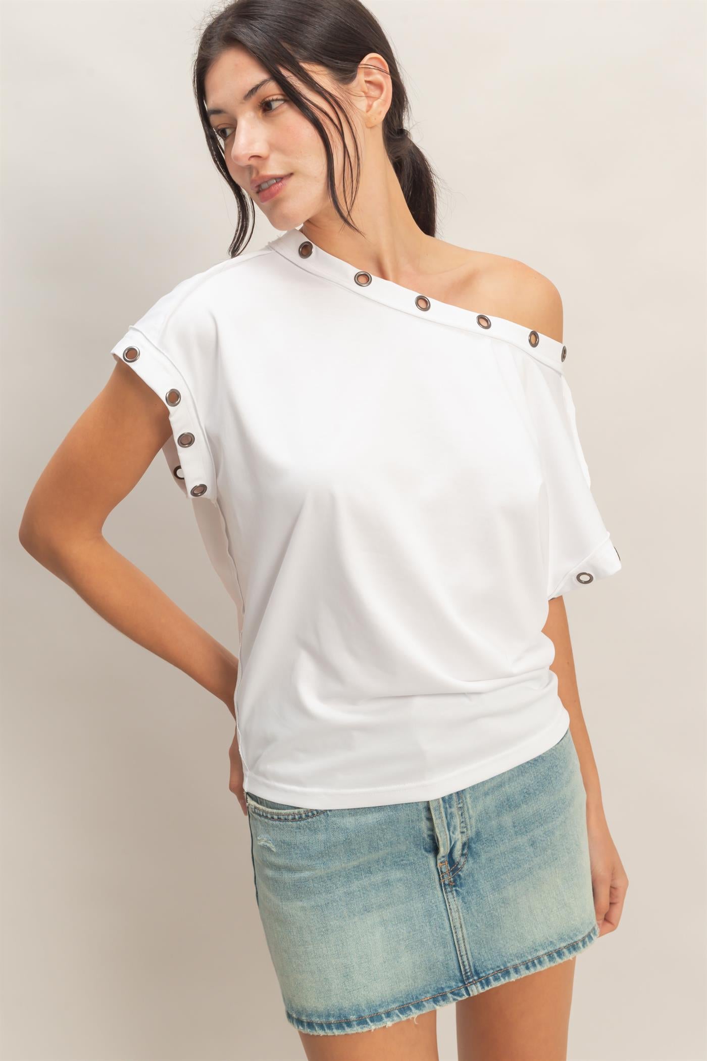 Wholesale Off Shoulder Top With Eyelets T-Shirts HF26E794 OFF WHITE HYFVE
