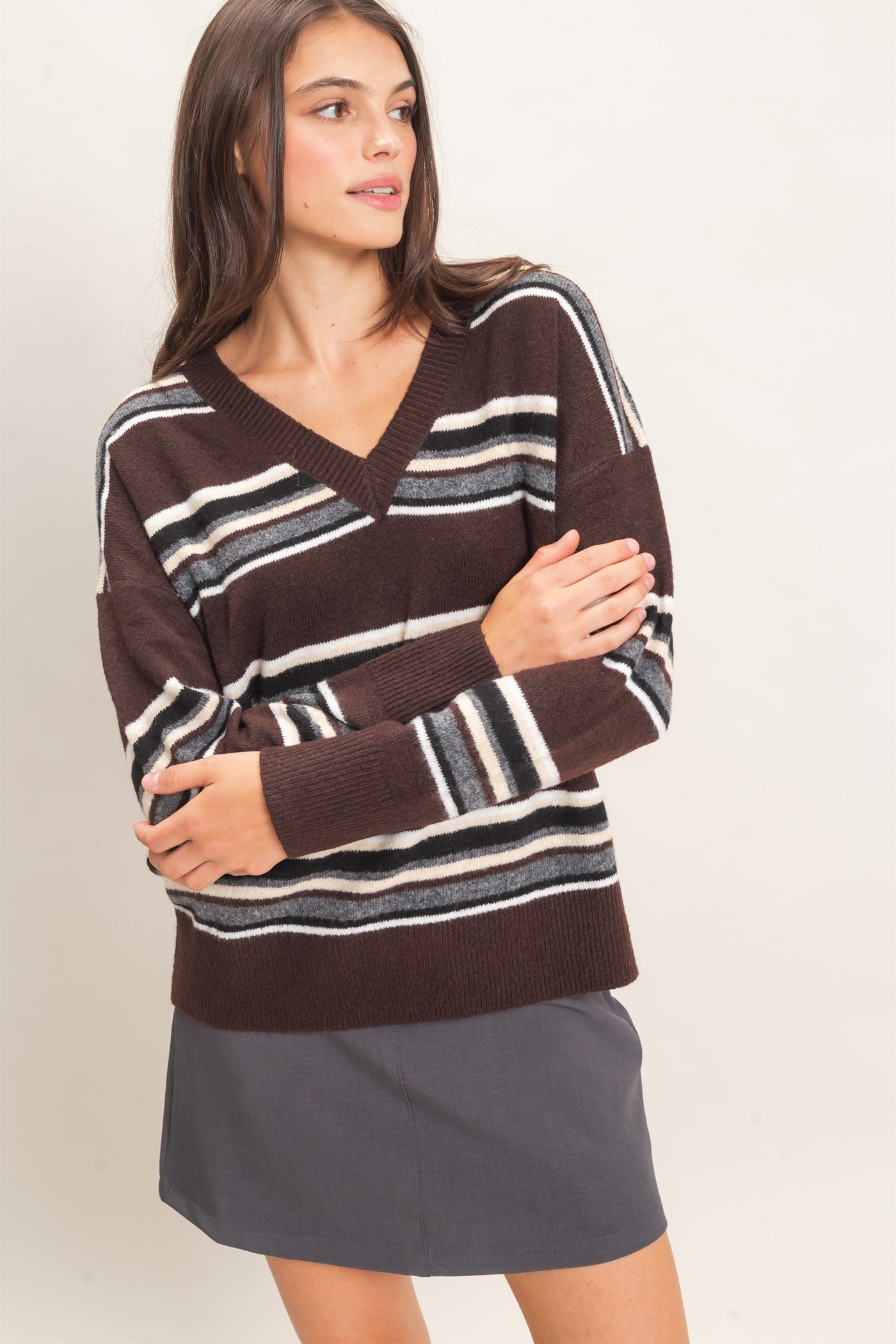 Wholesale V-Neck Striped Sweater Sweaters HF26E476 DARK BROWN HYFVE