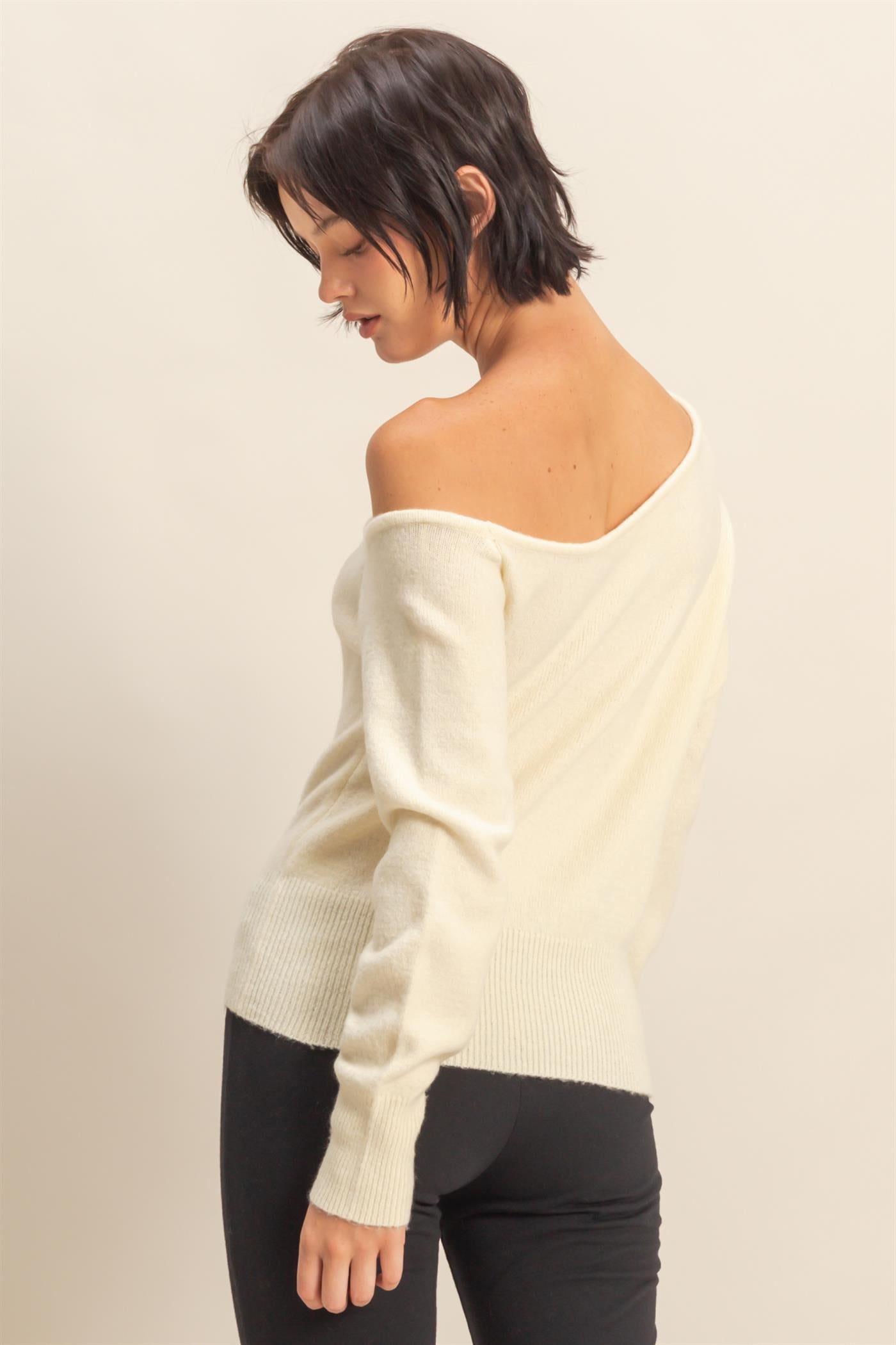 Wholesale Asymmetric Off-Shoulder Sweater Sweaters DZ25F121 CREAM DOUBLE ZERO