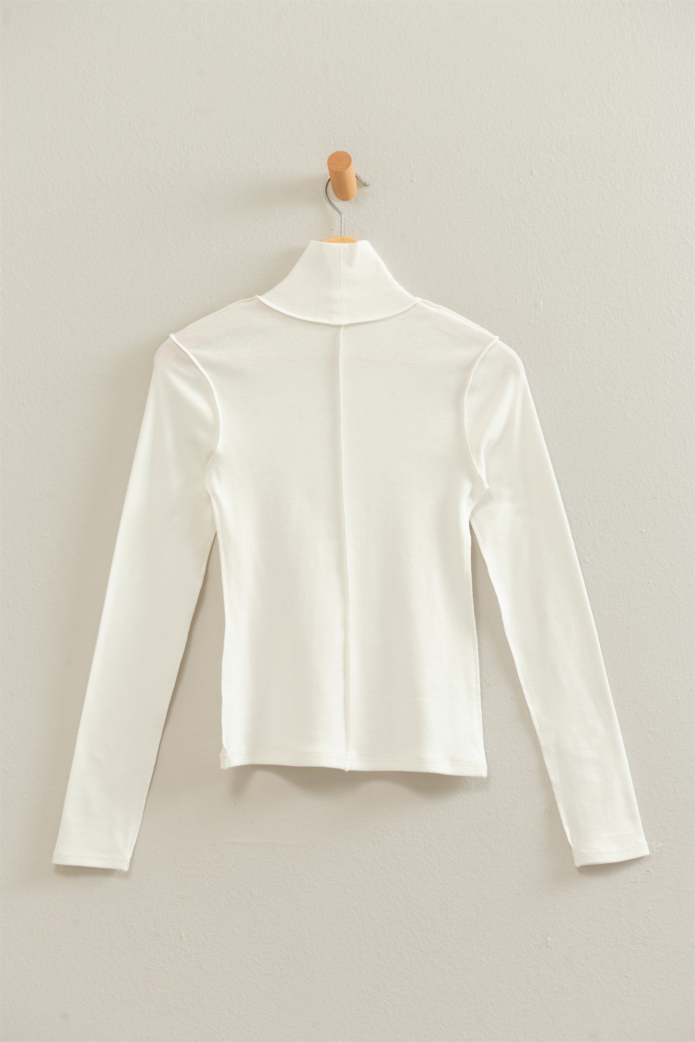 Wholesale Turtleneck Exposed Seam Long Sleeve Top Clothing Tops DZ26F241 WHITE HYFVE