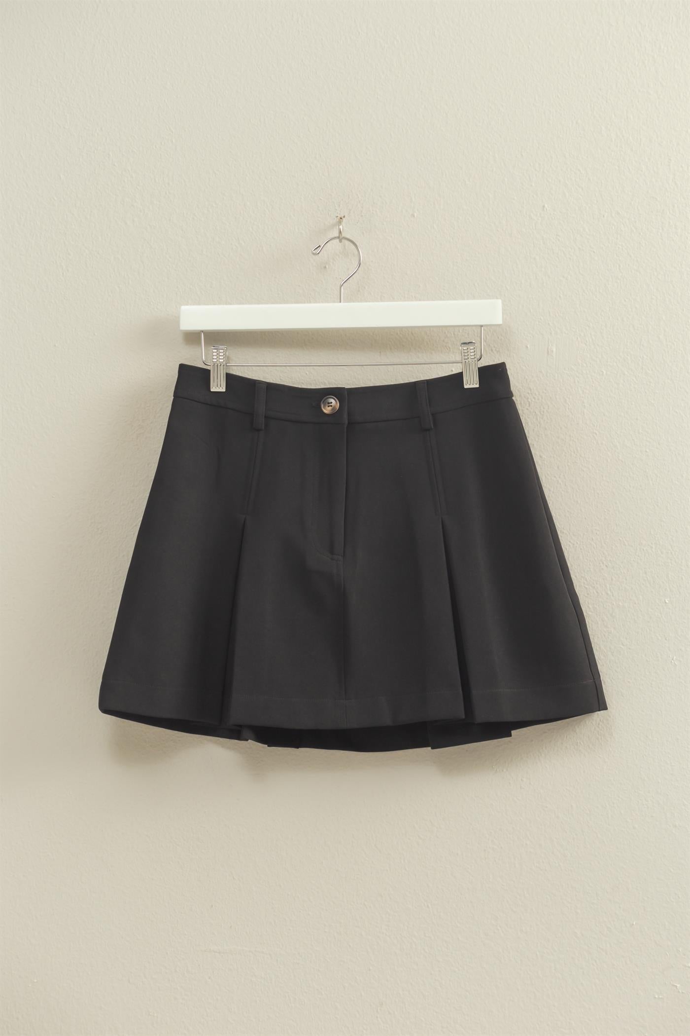 Wholesale Pleated Mini Skirt With Tailored Waistband Skirts HF25C867 BLACK HYFVE