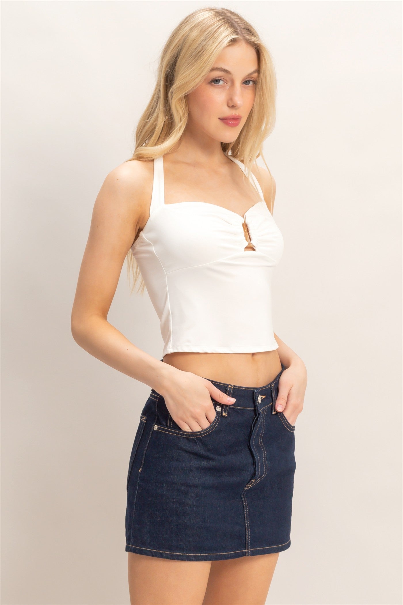 Wholesale Halter Top With Acrylic Buckle Clothing Tops HF26E489 OFF WHITE HYFVE