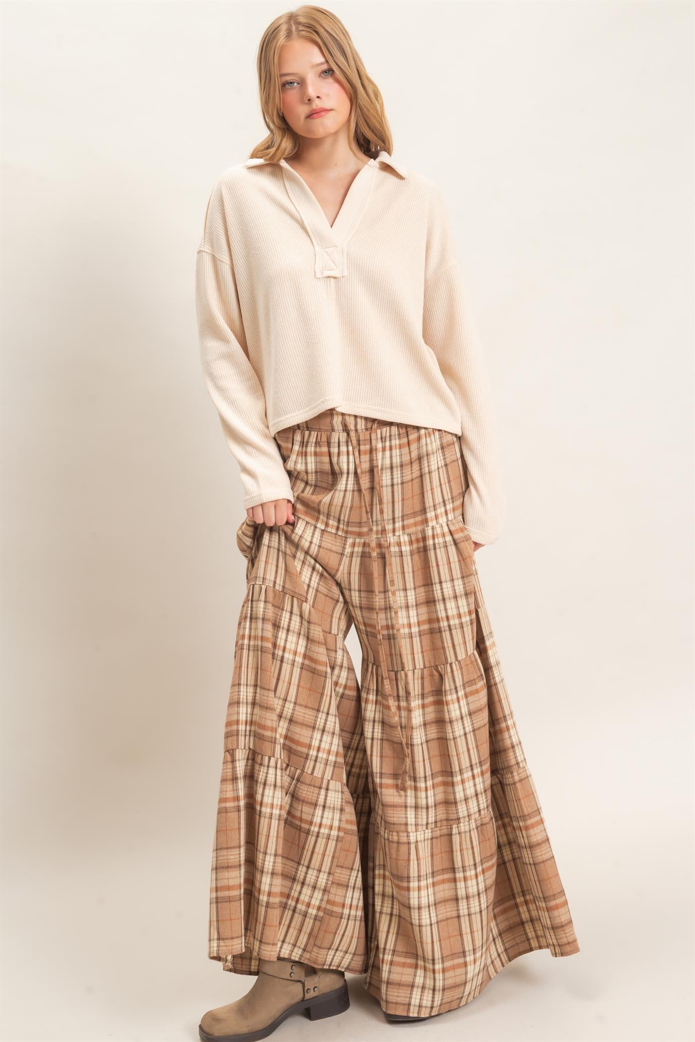 Wholesale Ribbed Collared Pullover Top Clothing Tops HF26E472 CREAM HYFVE