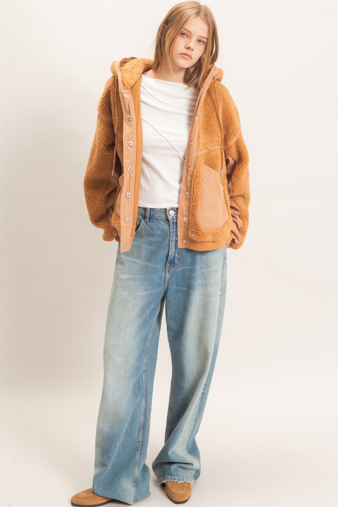 Wholesale Contrast Panel Sherpa Hooded Jacket Hoodies HF26E989 CAMEL HYFVE