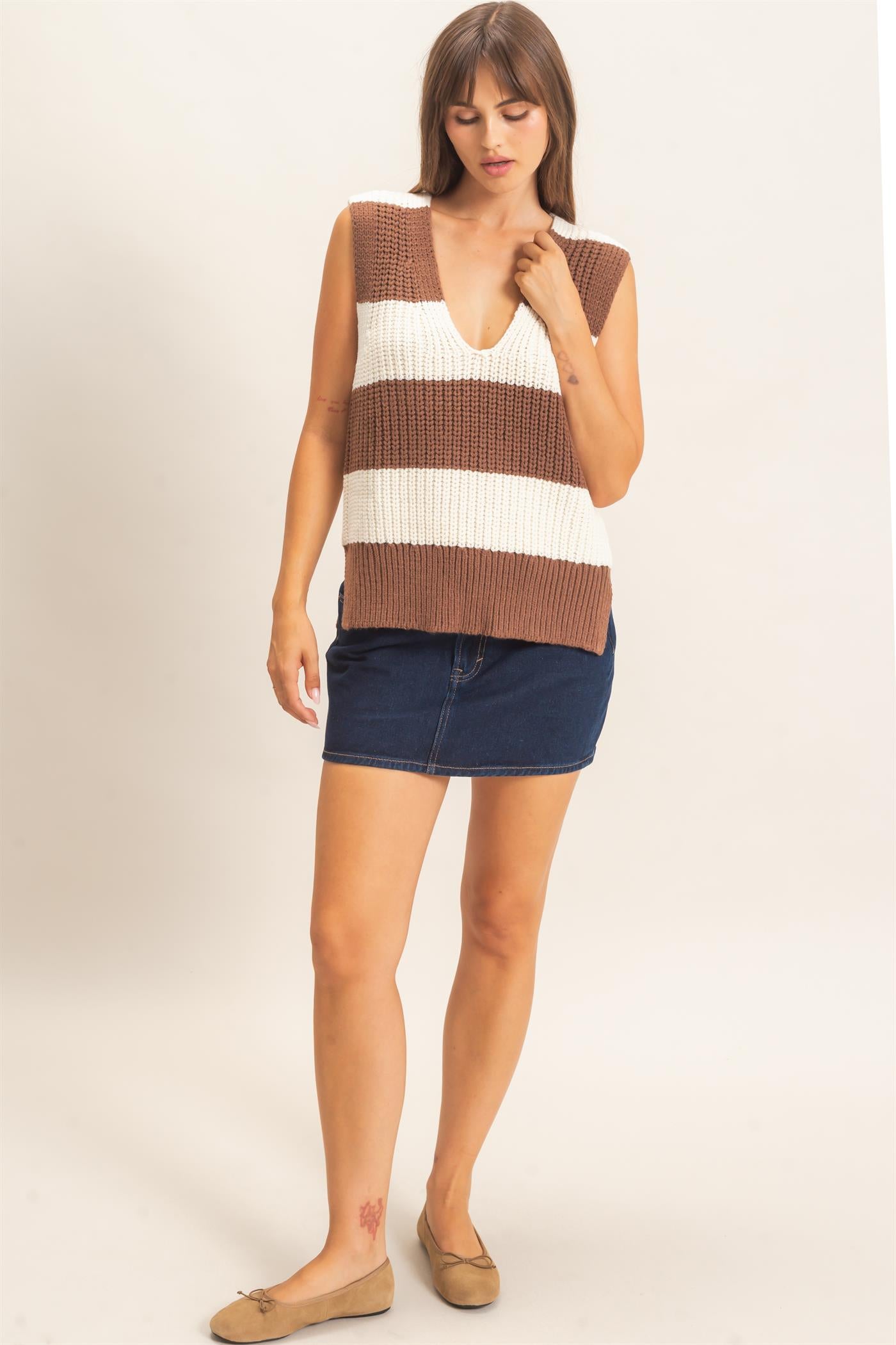 Wholesale V-Neck Striped Sweater Vest Sweaters HF26E482-D BROWN HYFVE