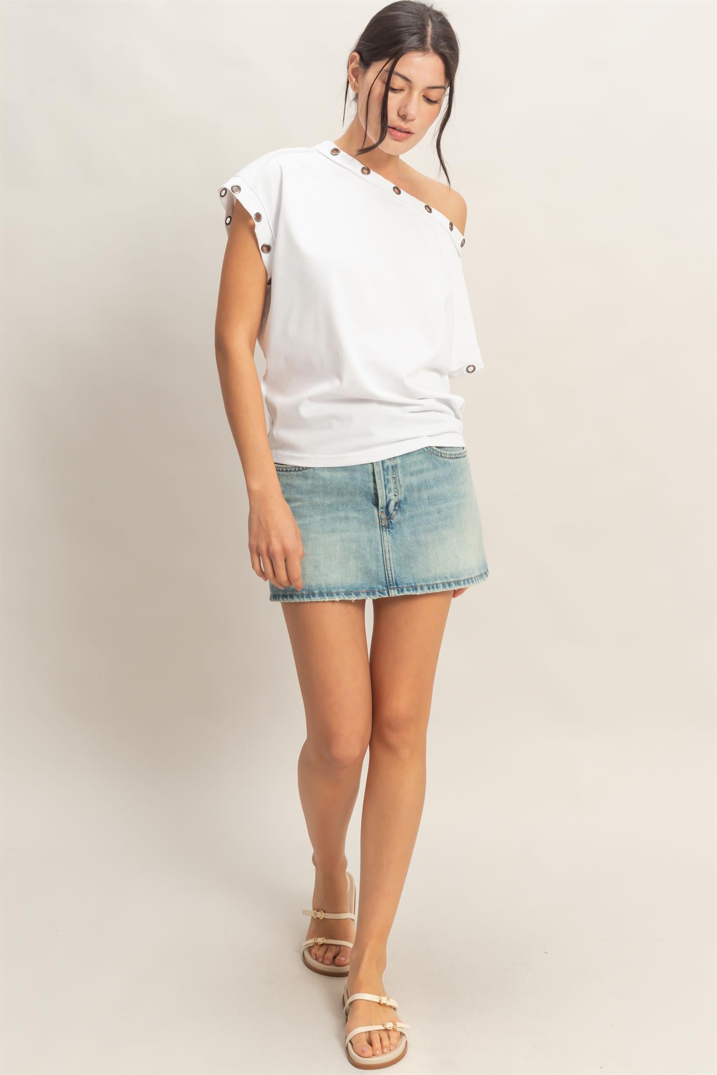 Wholesale Off Shoulder Top With Eyelets T-Shirts HF26E794 OFF WHITE HYFVE