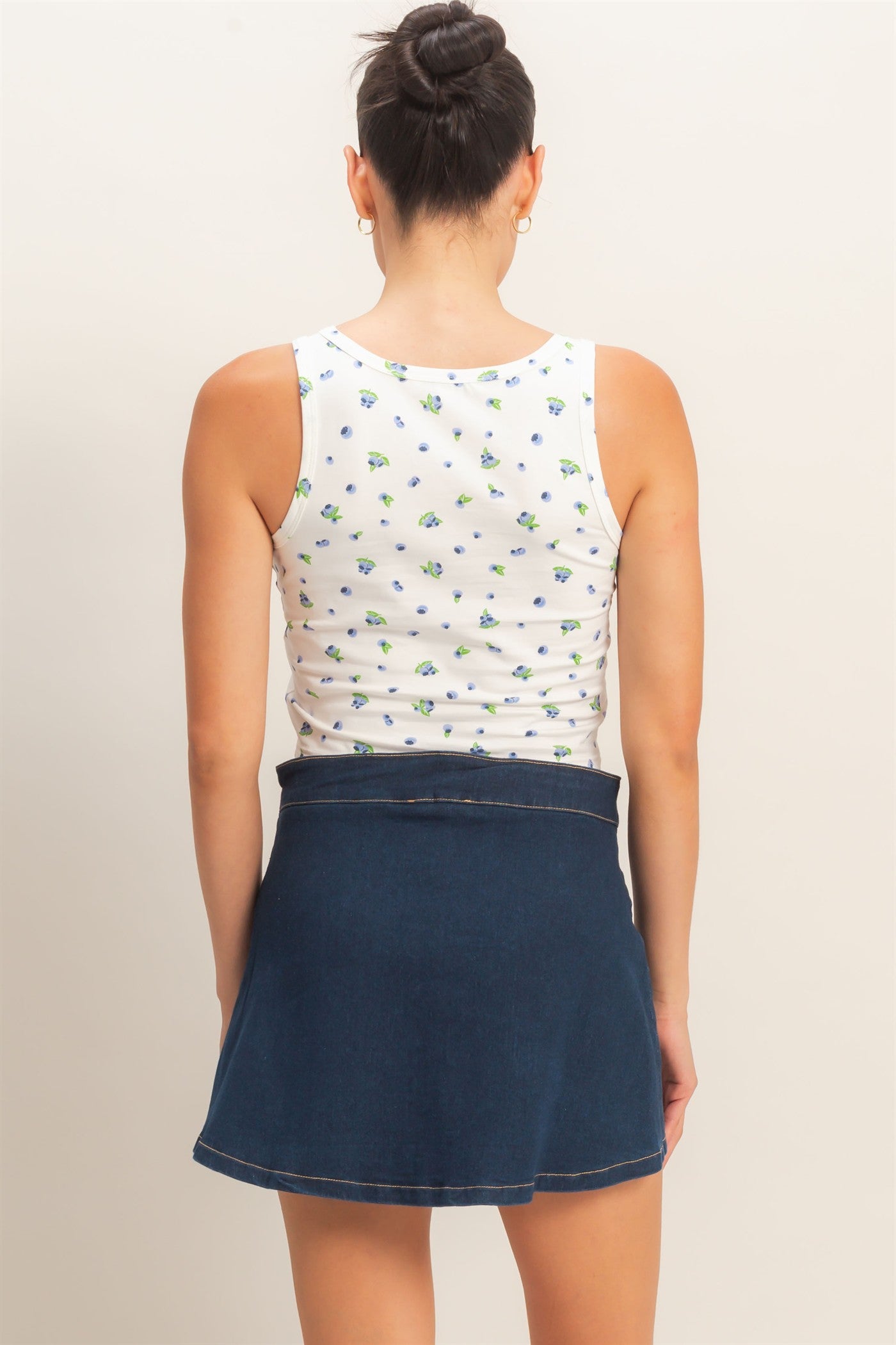 Wholesale Scoop Neck Blueberry Print Tank Tank Tops HF26C785 OFF WHITE HYFVE