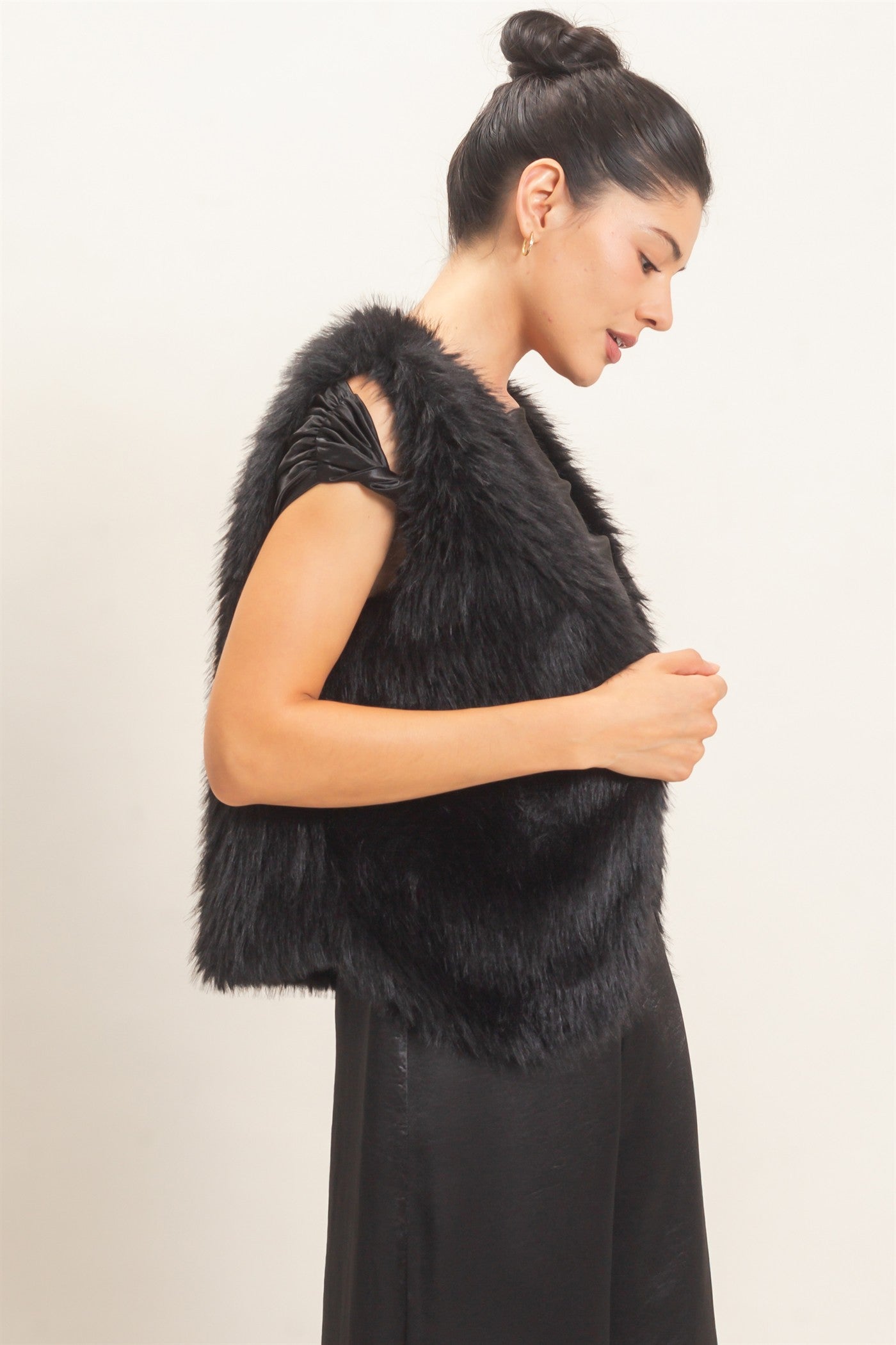 Wholesale Open-Front Faux Fur Vest Vests HF26F164 BLACK HYFVE
