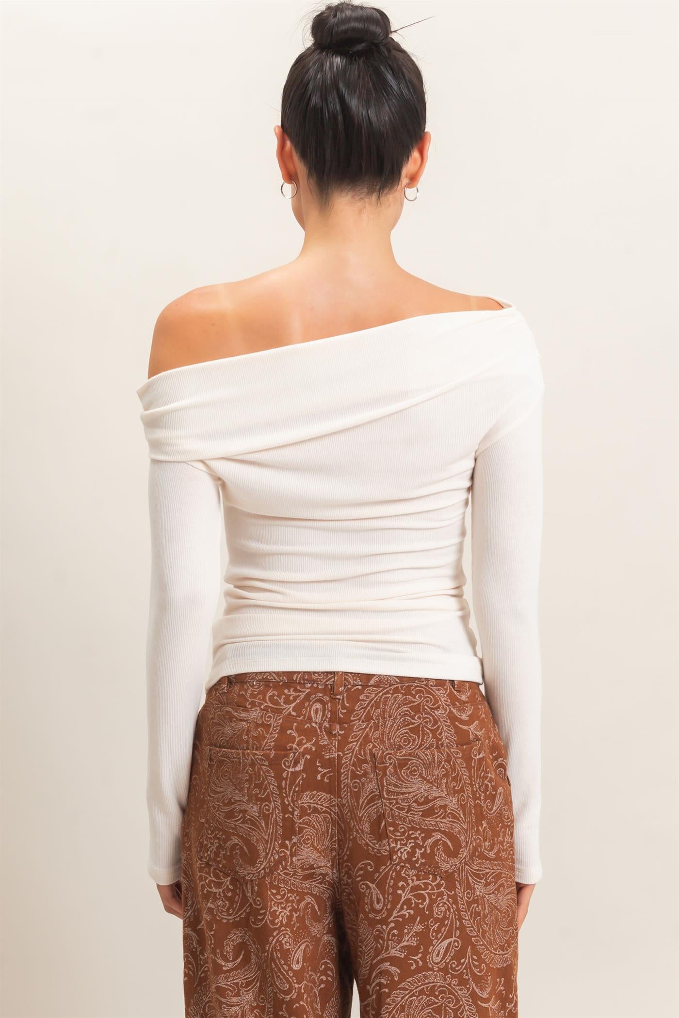 Wholesale Asymmetrical Off-Shoulder Top Clothing Tops HF26E377 CREAM HYFVE