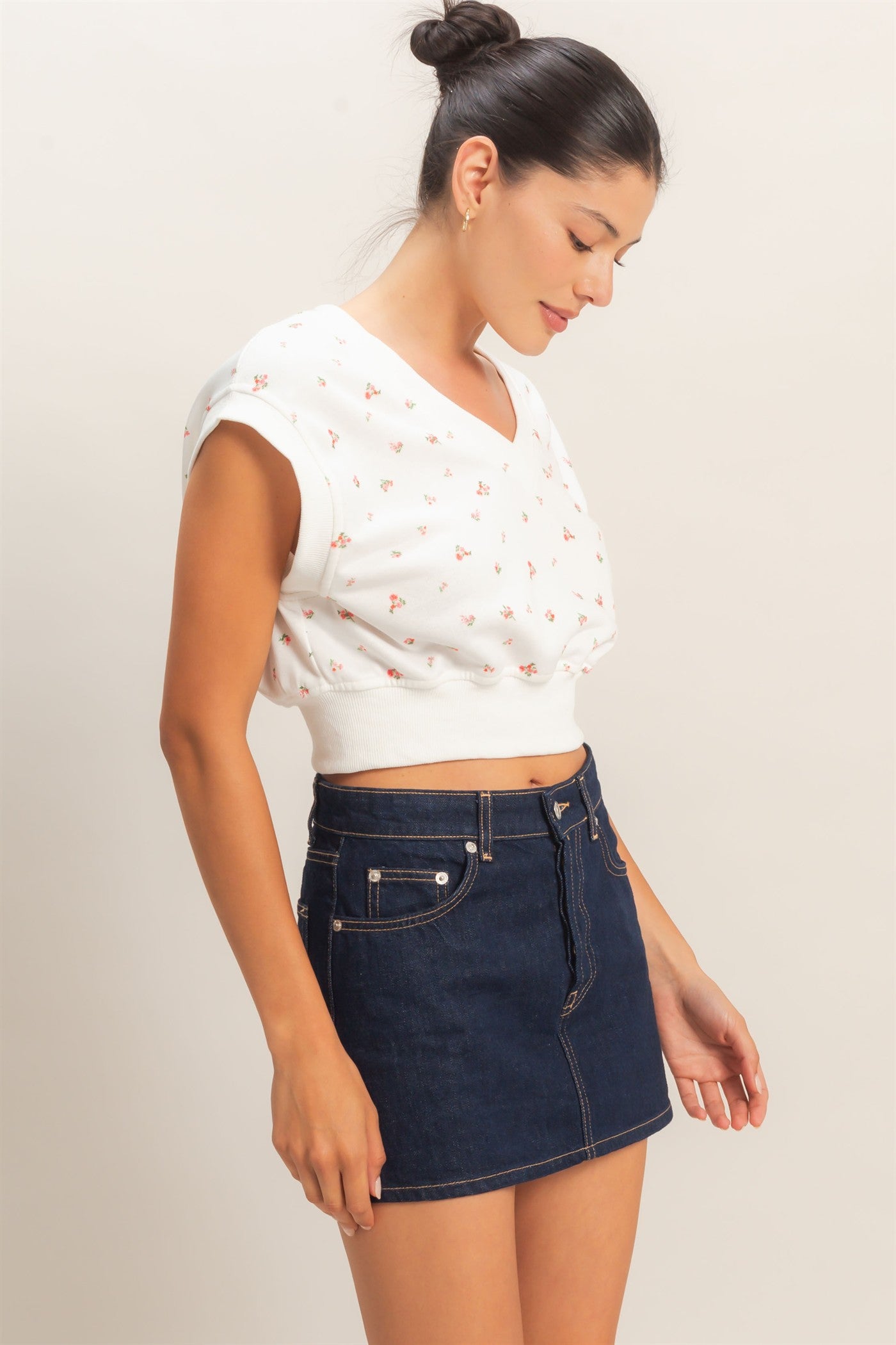 Wholesale Floral V-Neck Drawstring Top Clothing Tops HF26C372 WHITE/RED HYFVE